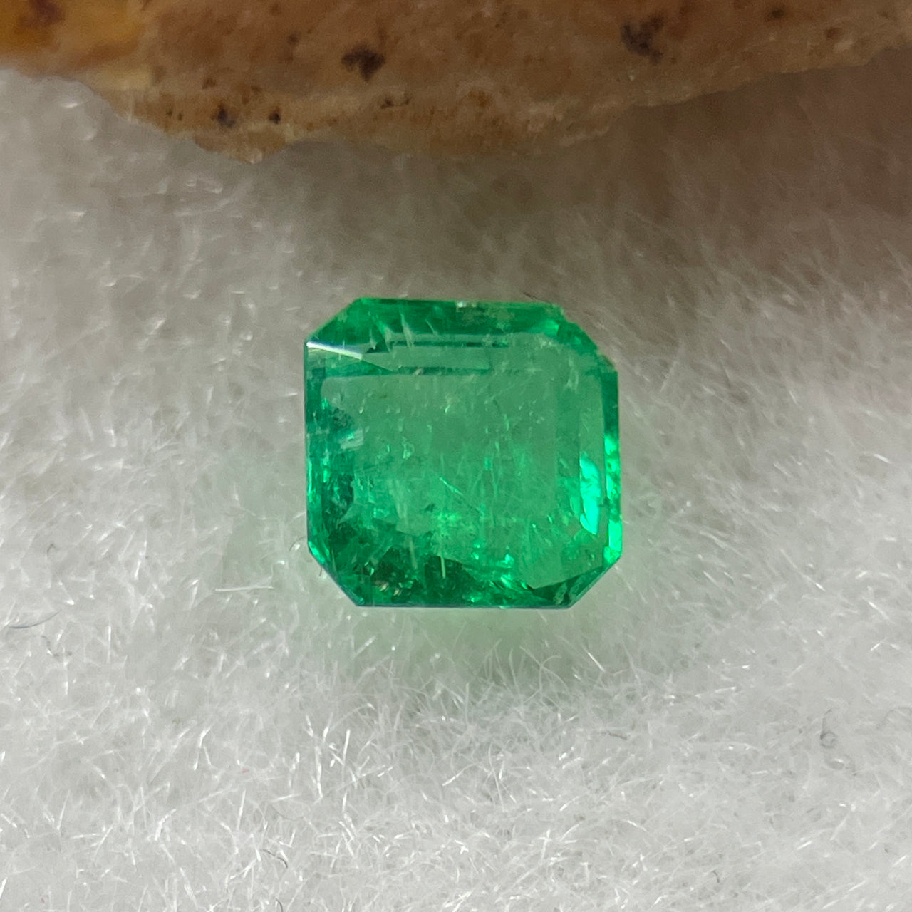 Natural Colombia Vivid Green Emerald (Beryl) Cut-Cornered Square Step cut 0.47ct 4.7 by 4.7 by 2.8mm - Huangs Jadeite and Jewelry Pte Ltd