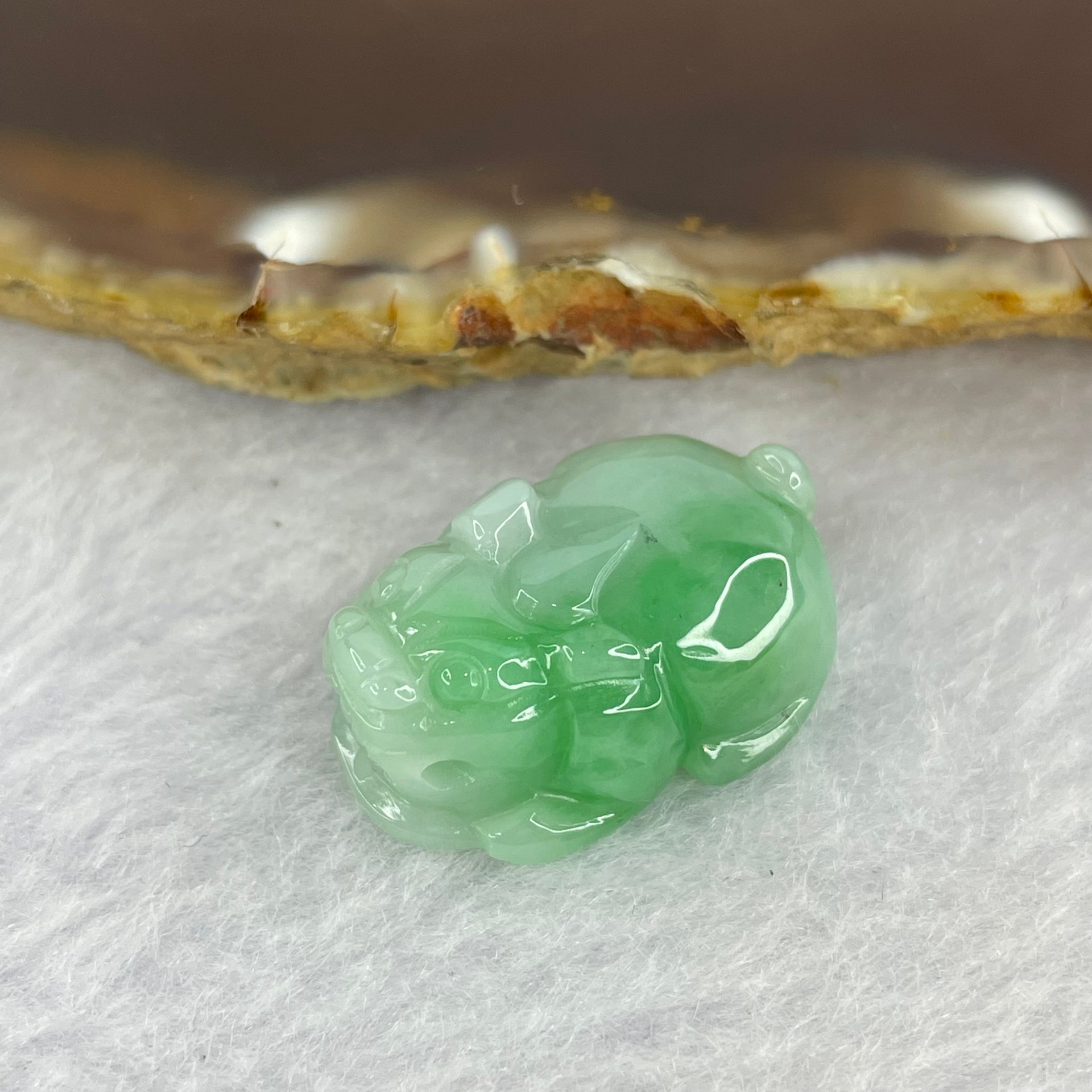 Type A Bright Green with Faint Lavender Jadeite Pixiu Pendent A货辣绿和浅紫罗兰翡翠貔貅吊坠 6.66g 22.7 by 15.6 by 9.6 mm - Huangs Jadeite and Jewelry Pte Ltd