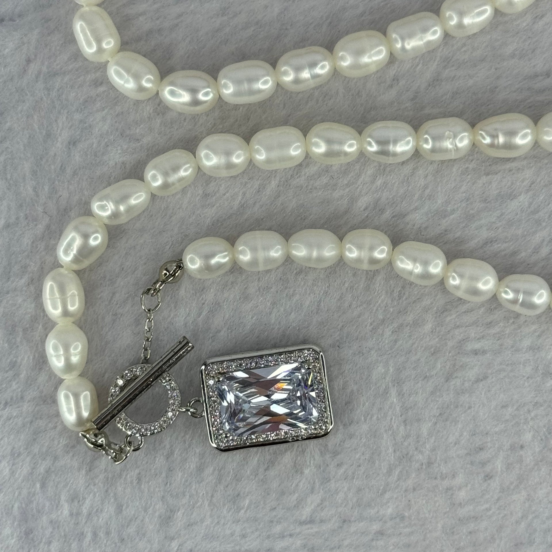 Natural White Pearl With Crystals Necklace 20.85g 40cm 5.6mm 56 Beads - Huangs Jadeite and Jewelry Pte Ltd