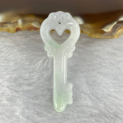 Type A Lavender Green Jadeite Key 4.50g 16.0 by 40.1 by 5.3mm - Huangs Jadeite and Jewelry Pte Ltd
