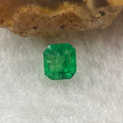 Natural Colombia Green Emerald (Beryl) Cut-Cornered Rectangular step cut 0.68ct 5.3 by 4.9 by 3.9mm - Huangs Jadeite and Jewelry Pte Ltd
