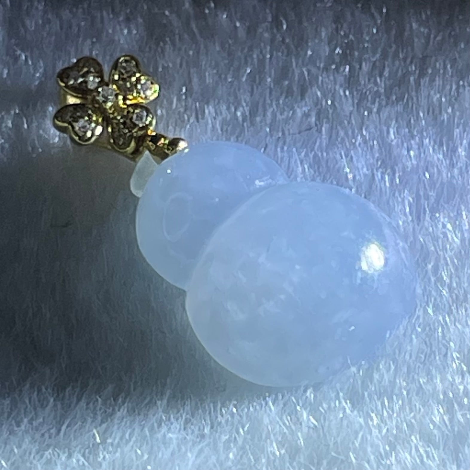 Type A Semi Icy Deep Lavender Jadeite Hulu and Diamonds in 18K AU750 Yellow Gold Four Leaf Clover Pendant 2.19g 15.8 by 11.9 by 6.2mm - Huangs Jadeite and Jewelry Pte Ltd