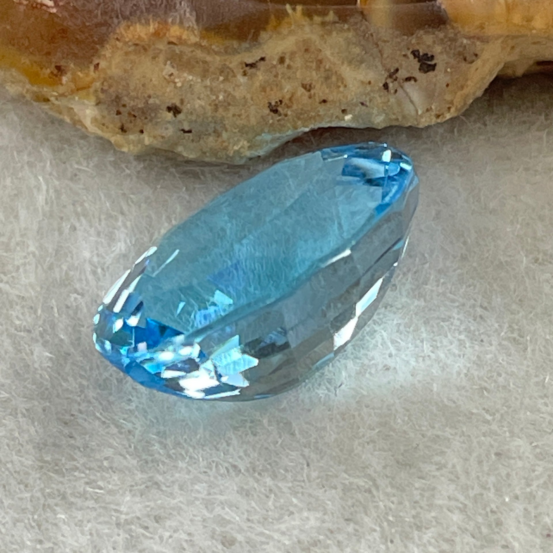 Natural Sky Blue Topaz Oval Shape 9.48ct 14.3 by 11.2 by 7.5mm - Huangs Jadeite and Jewelry Pte Ltd