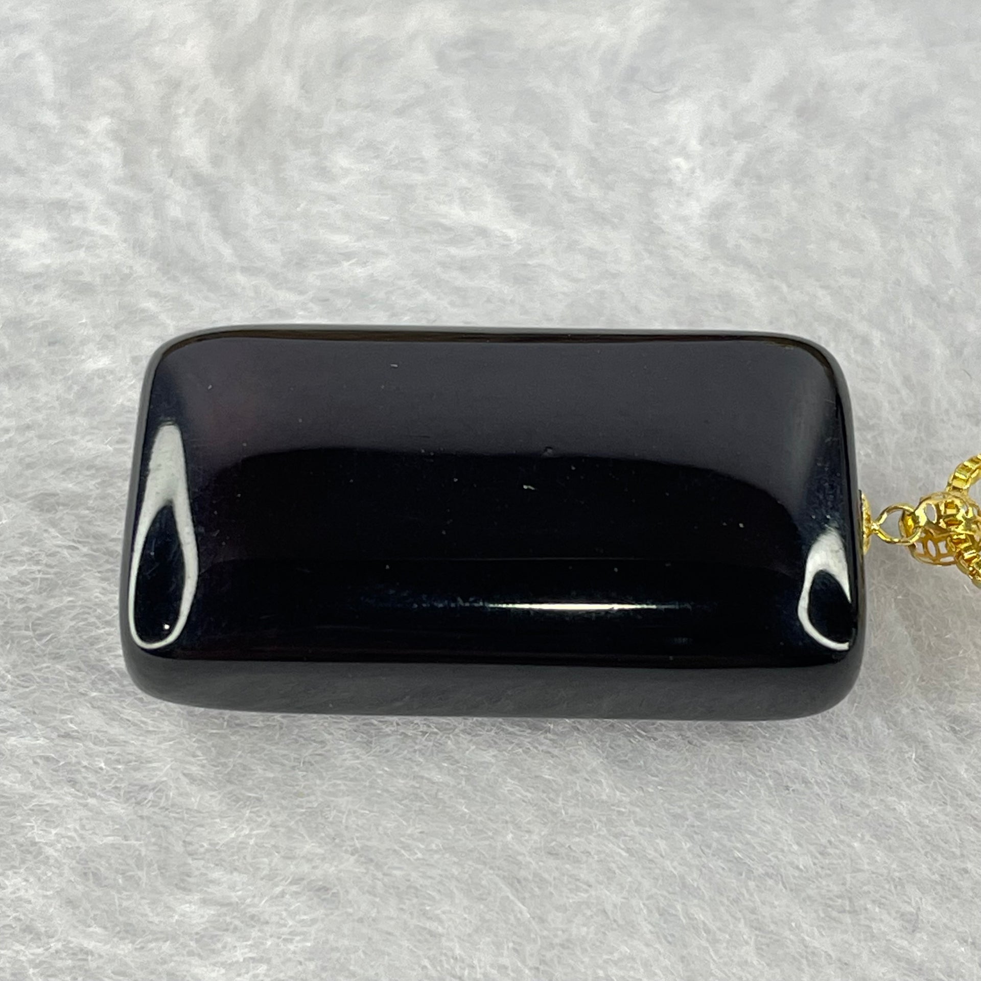 Natural Dark Red Blood Amber 18K Gold Pendent in Gold Color Necklace 3.31g 28.9 by 16.0 by 8.4mm - Huangs Jadeite and Jewelry Pte Ltd