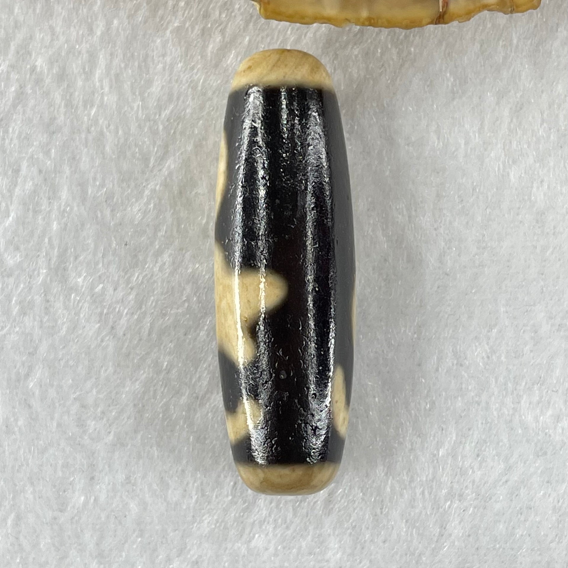 Natural Powerful Tibetan Old Oily Monkey Agate Dzi Bead Heavenly Master (Tian Zhu) 猴天珠 9.44g 39.2 by 12.6mm - Huangs Jadeite and Jewelry Pte Ltd