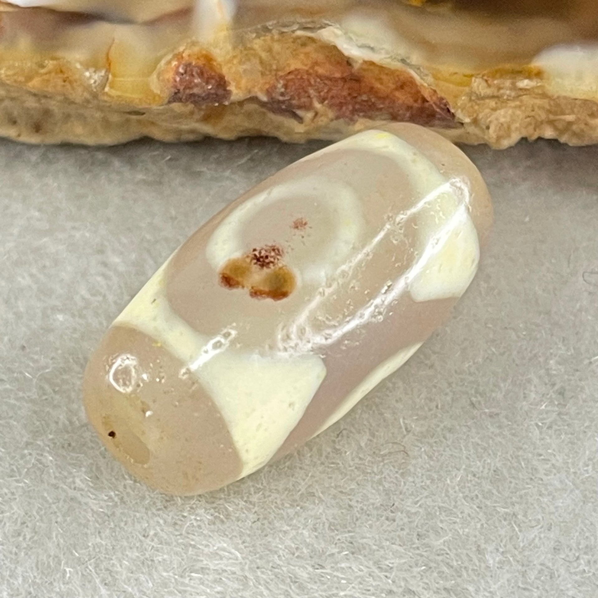 Natural Powerful Tibetan Old Oily Agate Tiger Tooth Daluo Dzi Bead Heavenly Master (Tian Zhu) 虎呀天诛 5.04g 17.7 by 13.4mm - Huangs Jadeite and Jewelry Pte Ltd