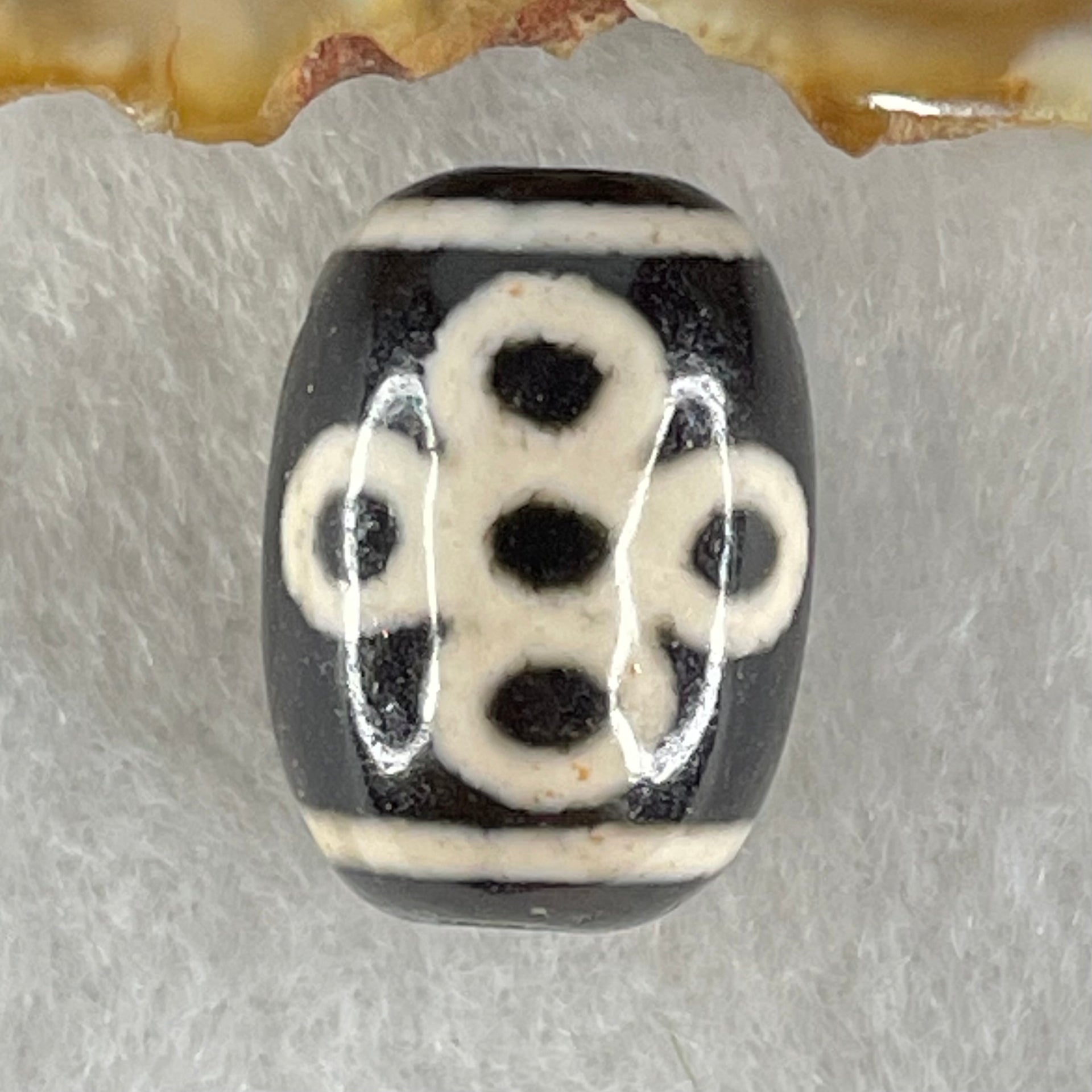 Natural Powerful Tibetan Old Oily Agate 5 Eyes Lightning Dzi Bead Heavenly Master (Tian Zhu) 五眼闪电天珠 4.20g 17.4 by 12.7mm - Huangs Jadeite and Jewelry Pte Ltd