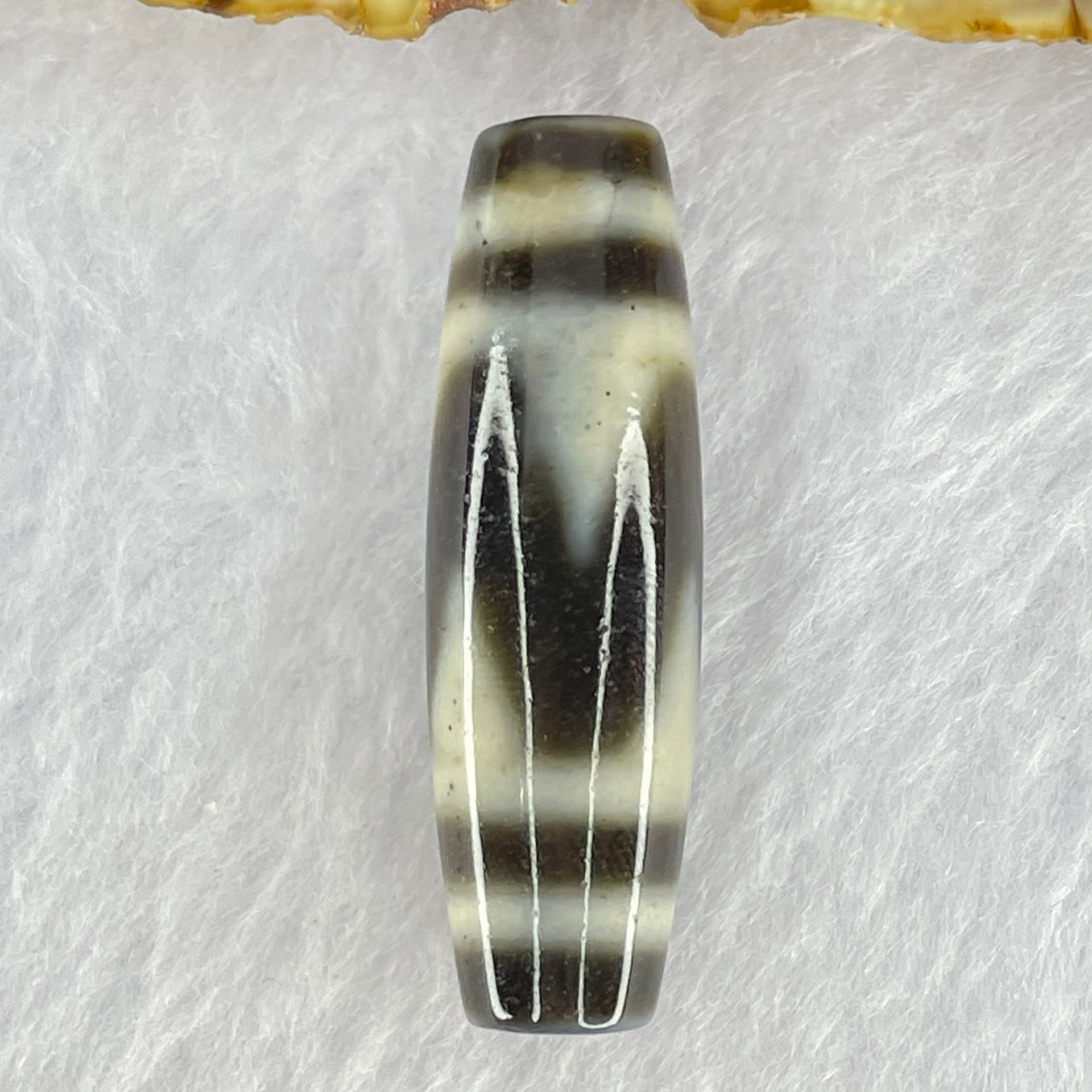 Natural Powerful Tibetan Old Oily Agate Tiger Tooth Daluo Dzi Bead Heavenly Master (Tian Zhu) 8.53g 38.7 by 12.0mm - Huangs Jadeite and Jewelry Pte Ltd