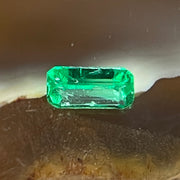 Natural Colombia Vivid Green Emerald (Beryl) Cut-Cornered Rectangular Step cut 0.06ct 3.3 by 2.0 by 1.3mm - Huangs Jadeite and Jewelry Pte Ltd