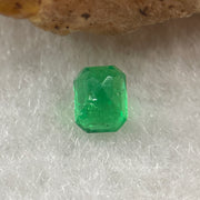 Natural Colombia Vivid Green Emerald (Beryl) Cut-Cornered Rectangular Step cut 0.42ct 4.8 by 3.7 by 3.2mm - Huangs Jadeite and Jewelry Pte Ltd