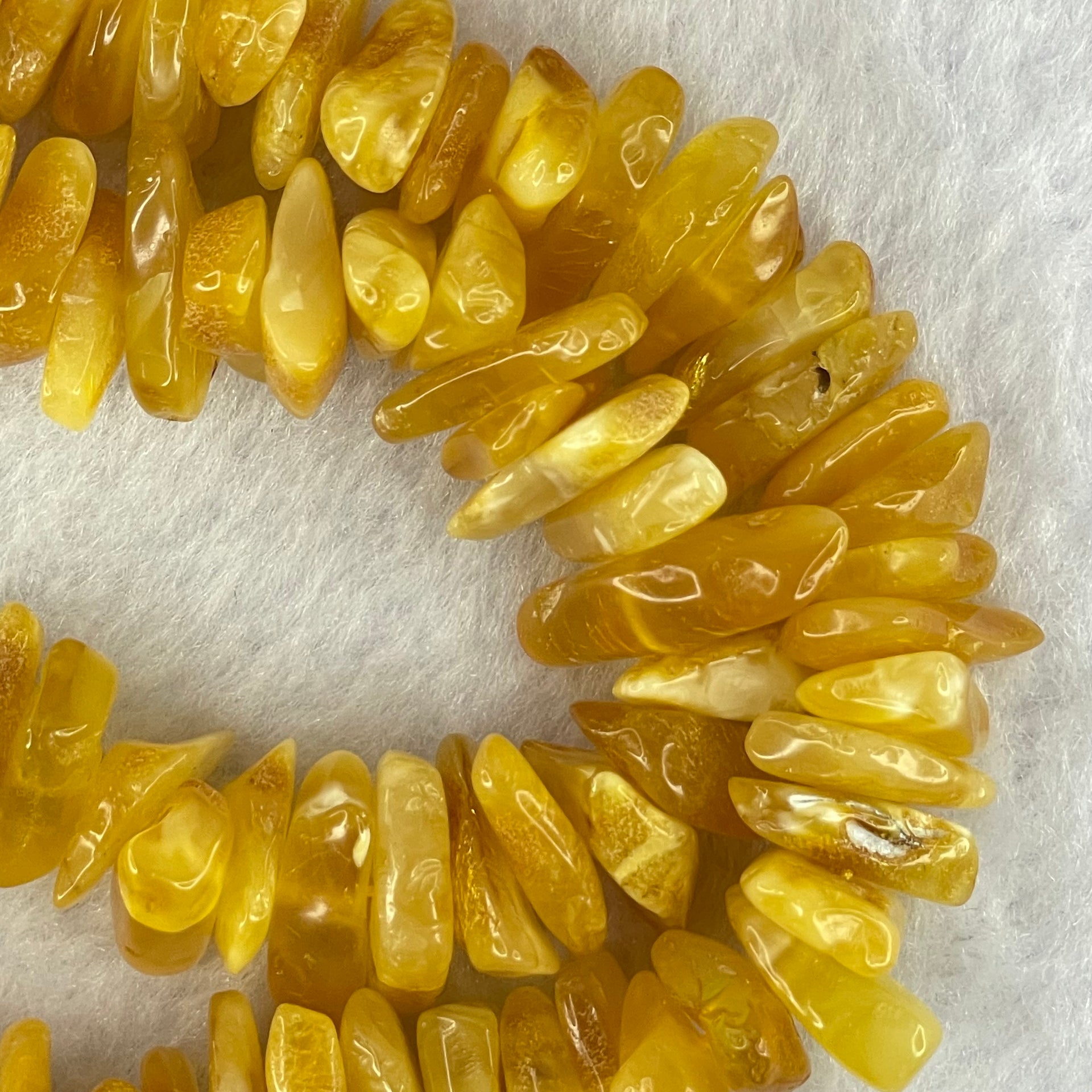 Natural Beeswax Raw Stone Irregular Beads Necklace 天然蜜蜂蜡原石项链 40.29g 46cm 21.7 by 8.5 by 5.8mm 12.1 by 8.7 by 3.2mm 122pcs - Huangs Jadeite and Jewelry Pte Ltd