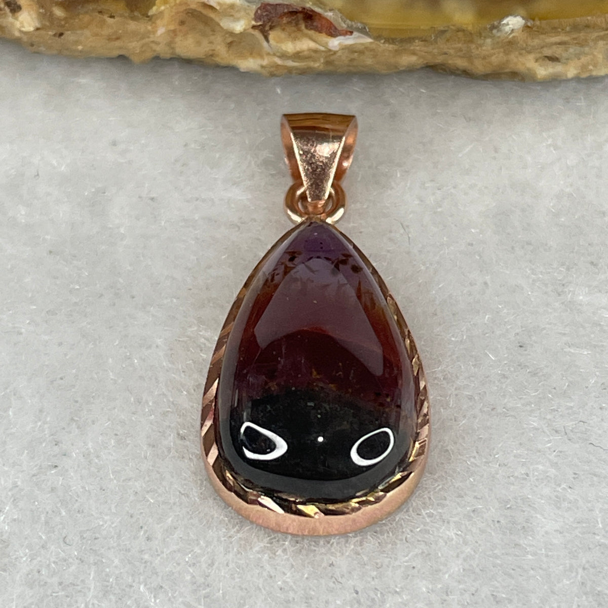 Collectors Grade Natural Purple Titanium Aurora Auralite 23 Teardrop Pendant in S925 Gold-Tone Silver Clasp | 15.5mm Chevron Amulet (1.74g | 15.5 by 9.6 by 4.5mm)