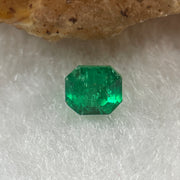 Natural Colombia Vivid Green Emerald (Beryl) Cut-Cornered Rectangular Step cut 0.44ct 4.5 by 4.0 by 3.8mm - Huangs Jadeite and Jewelry Pte Ltd