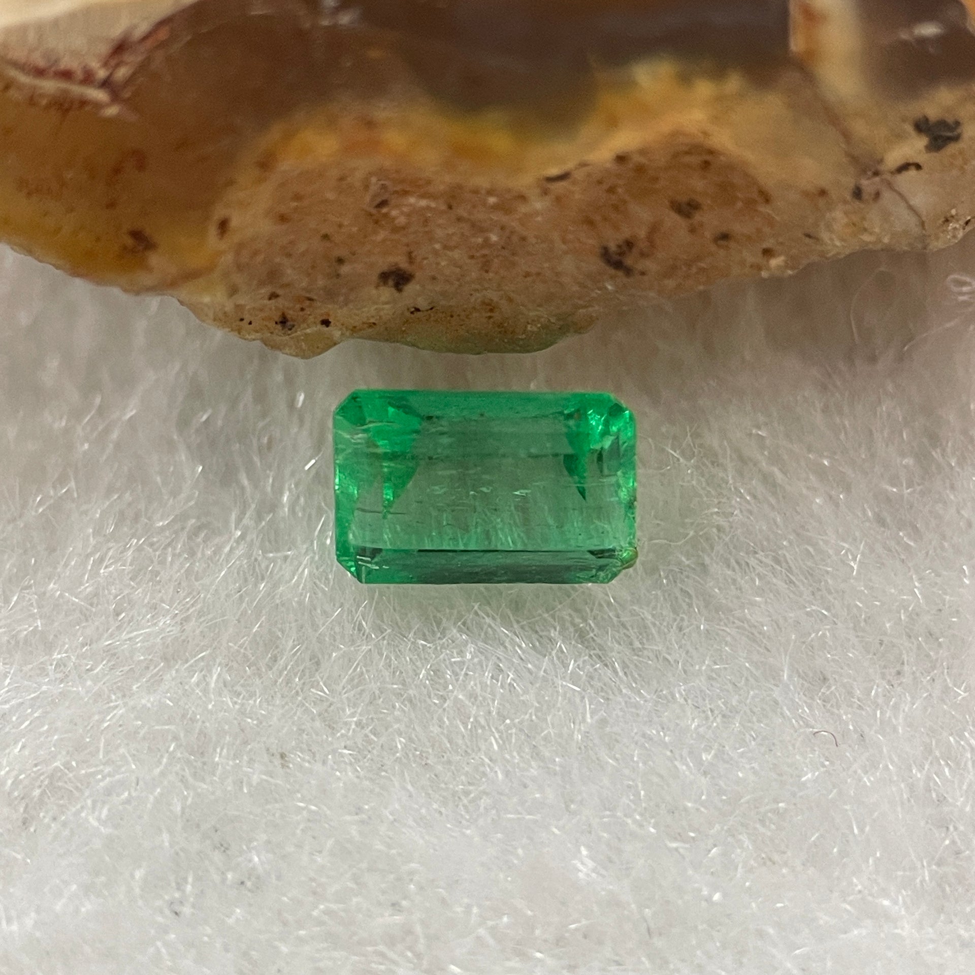 Natural Colombia Green Emerald (Beryl) Cut-Cornered Rectangular step cut 0.50ct 5.5 by 3.7 by 3.2mm - Huangs Jadeite and Jewelry Pte Ltd