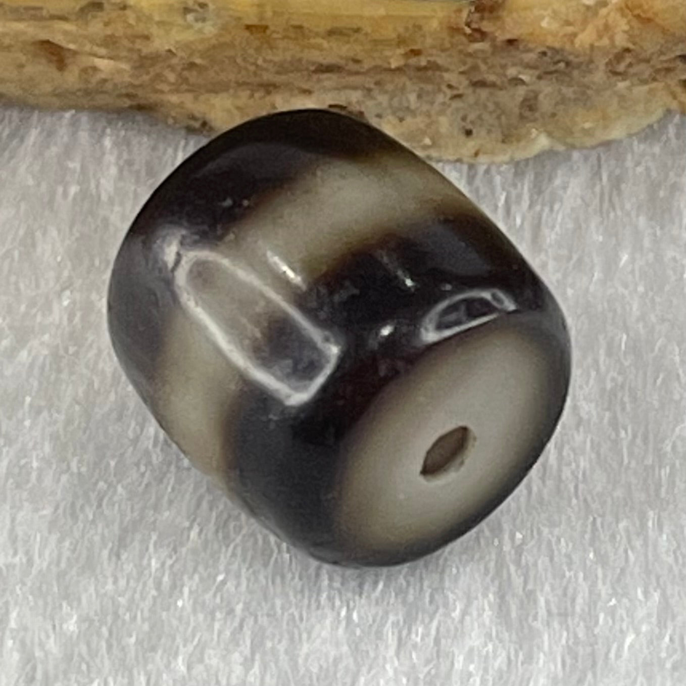 Natural Powerful Tibetan Old Oily Agate 1 Lines Dzi Bead Heavenly Master (Tian Zhu) 1.91g 10.2 by 10.3mm - Huangs Jadeite and Jewelry Pte Ltd