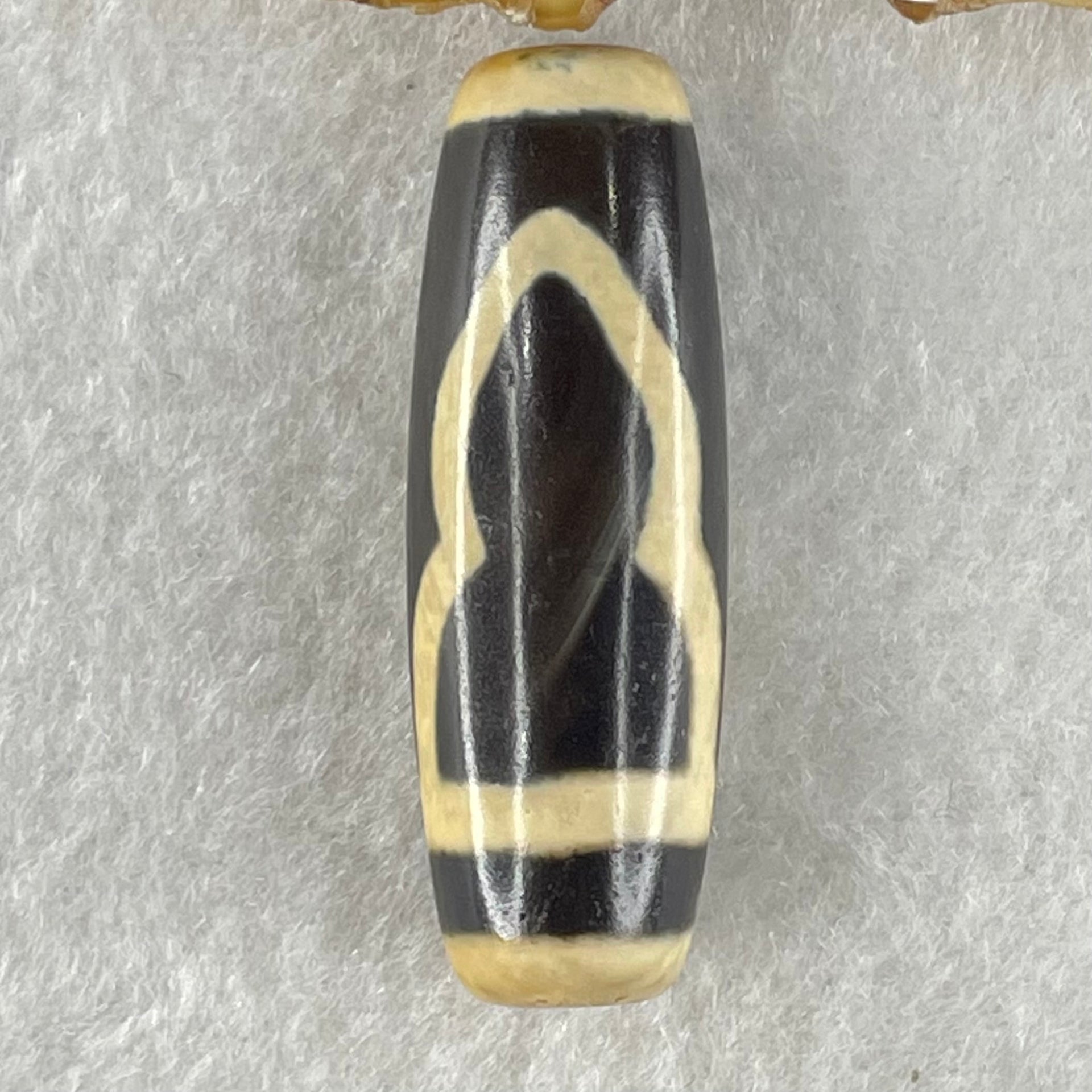 Natural Powerful Tibetan Old Oily Agate Ancient Thousand Hand Guan Yin Dzi Bead Heavenly Master (Tian Zhu) 千手观音天珠 10.20g 38.6 by 13.0mm - Huangs Jadeite and Jewelry Pte Ltd