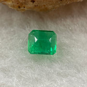 Natural Colombia Vivid Green Emerald (Beryl) Cut-Cornered Rectangular Step cut 0.40ct 4.3 by 3.7 by 2.8mm - Huangs Jadeite and Jewelry Pte Ltd