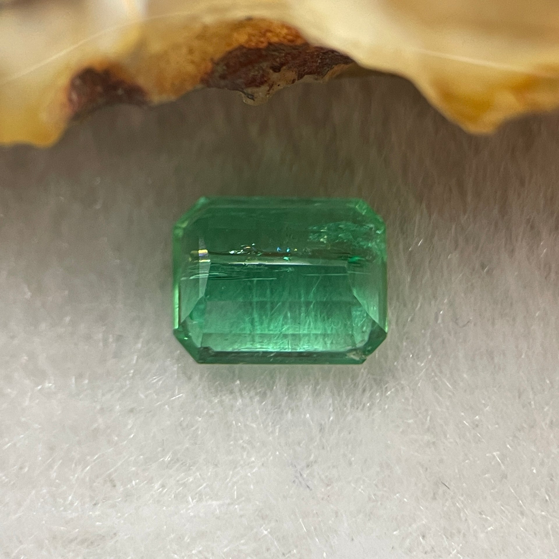 Natural Colombia Green Emerald (Beryl) Cut-Cornered Rectangular step cut 1.07ct 7.1 by 5.7 by 3.1mm - Huangs Jadeite and Jewelry Pte Ltd