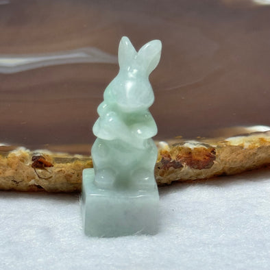 Type A Green Lavender Jadeite Rabbit with Carrot Mini Display 14.86g 39.4 by 15.9 by 15.4mm