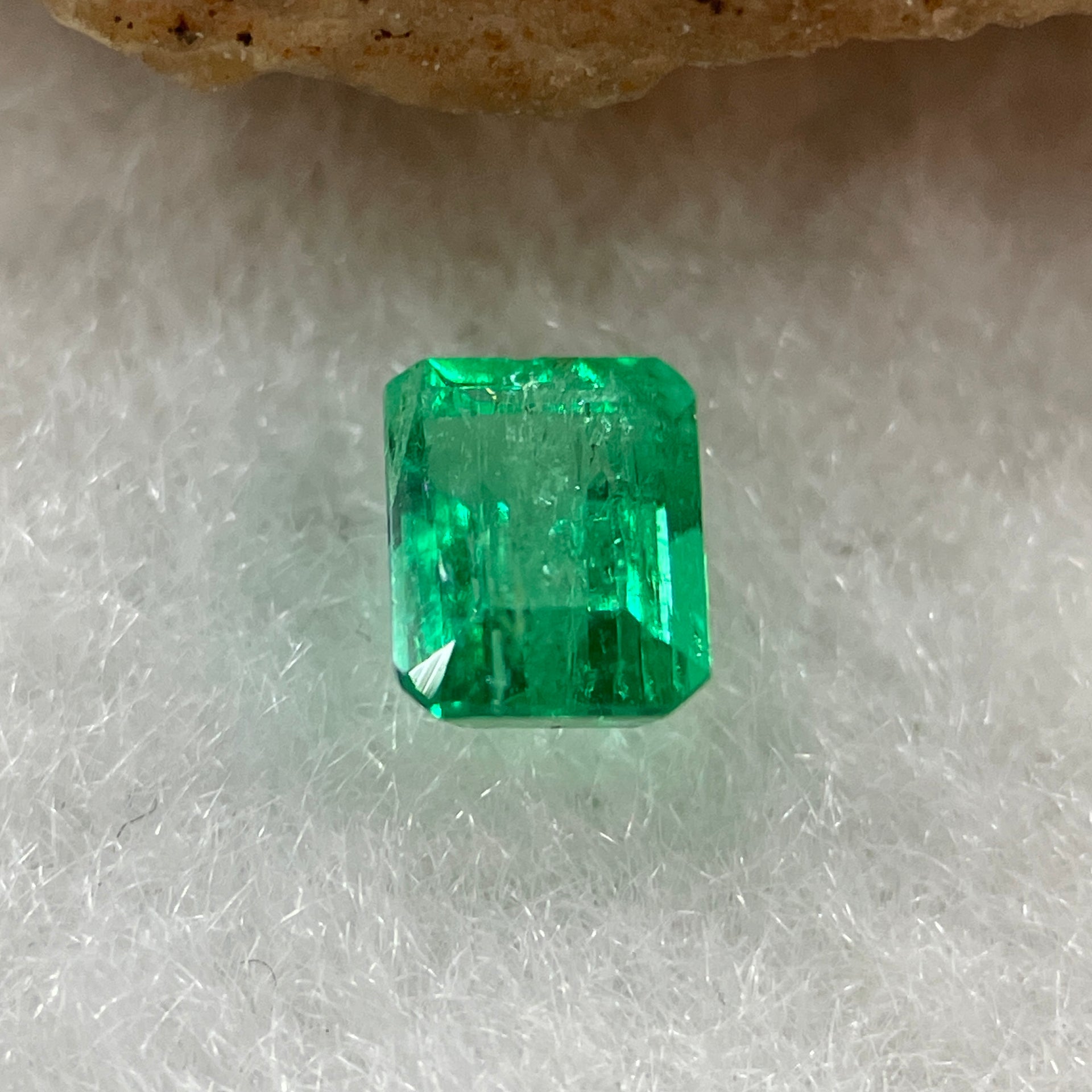 Natural Colombia Vivid Green Emerald (Beryl) Cut-Cornered Square Step cut 0.42ct 5.0 by 4.9 by 2.9mm - Huangs Jadeite and Jewelry Pte Ltd