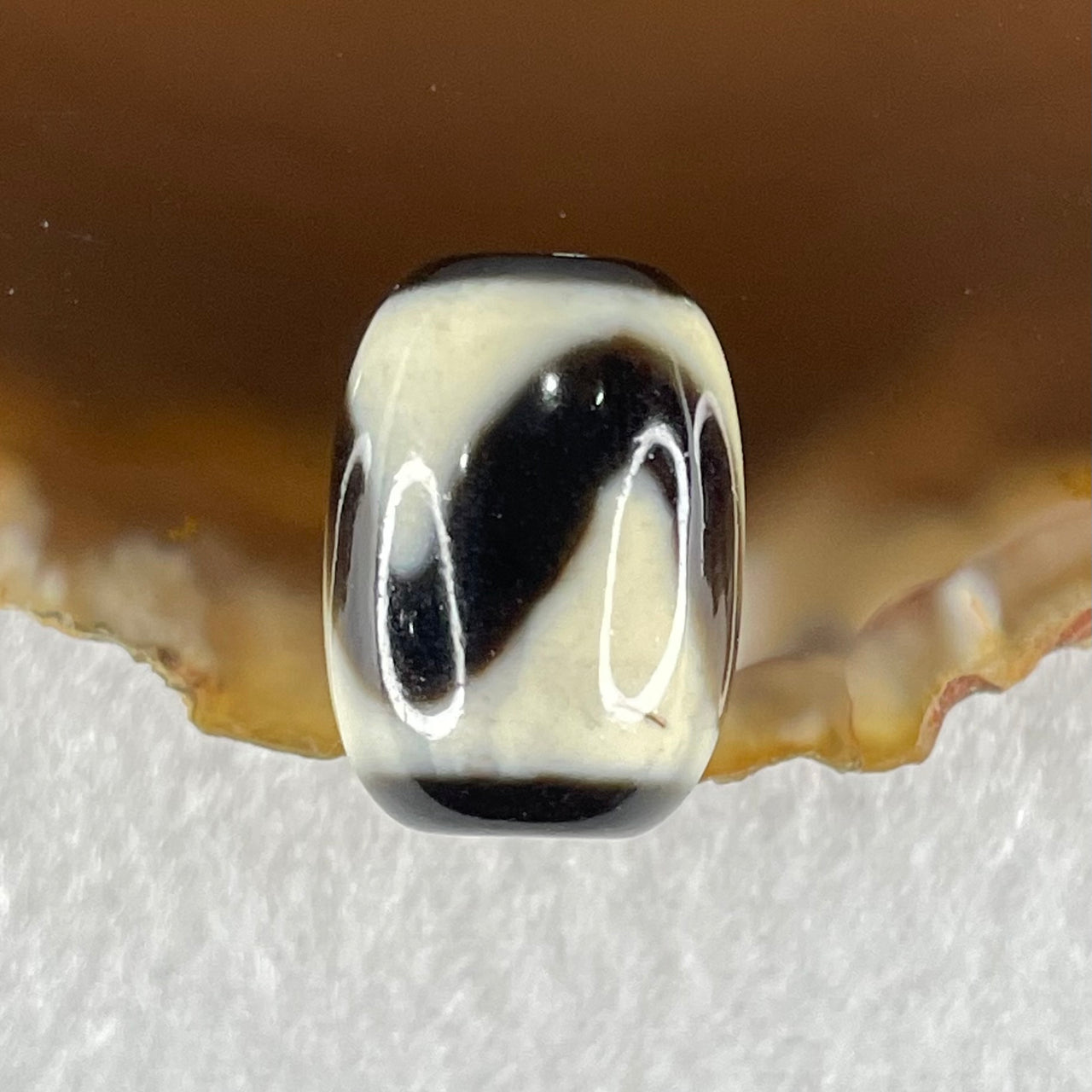 Natural Powerful Tibetan Old Oily Agate Tiger Tooth Daluo Dzi Bead Heavenly Master (Tian Zhu) 虎呀天诛 4.47g 17.6 by 12.6mm - Huangs Jadeite and Jewelry Pte Ltd