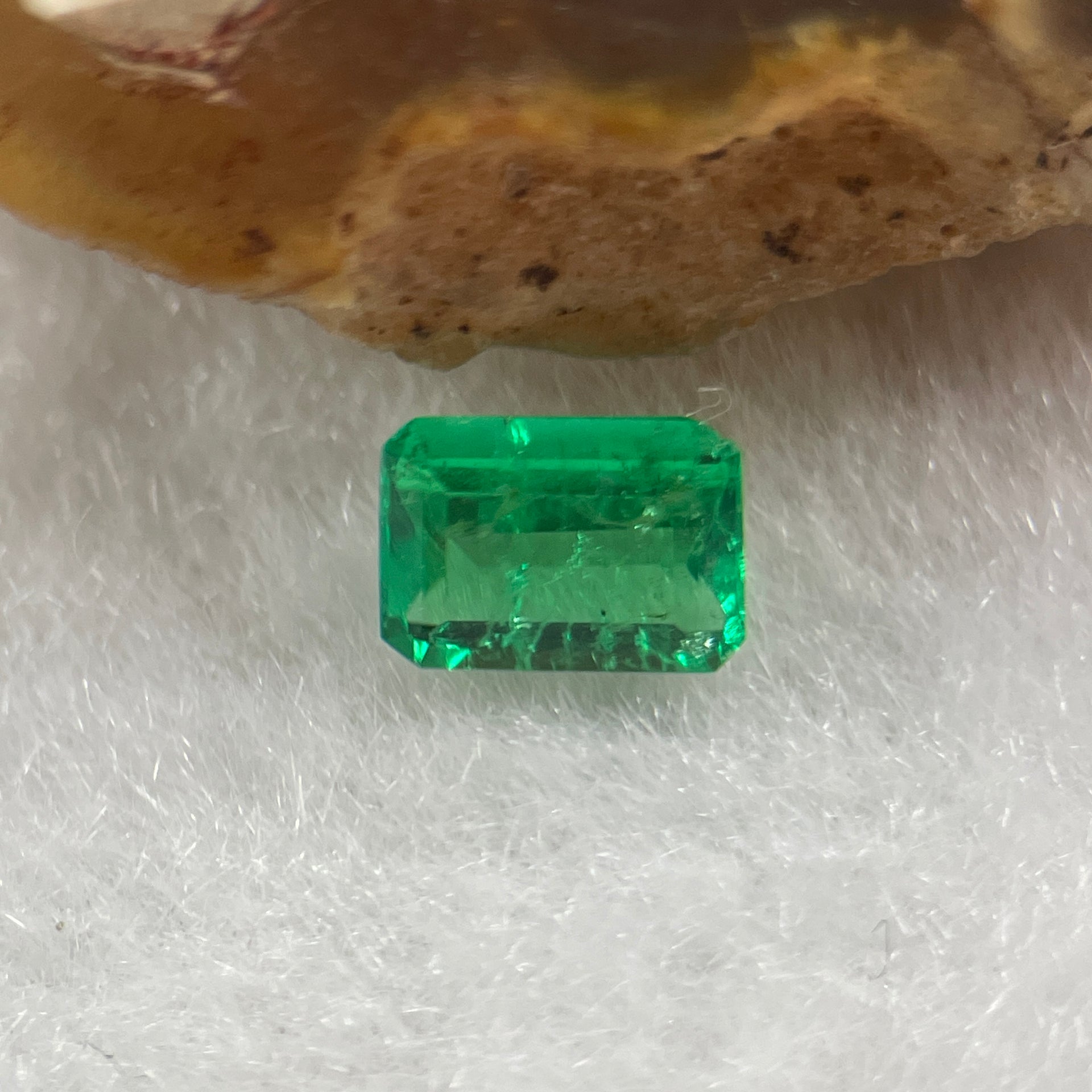Natural Colombia Green Emerald (Beryl) Cut-Cornered Rectangular step cut 0.52ct 6.1 by 4.6 by 2.5mm - Huangs Jadeite and Jewelry Pte Ltd