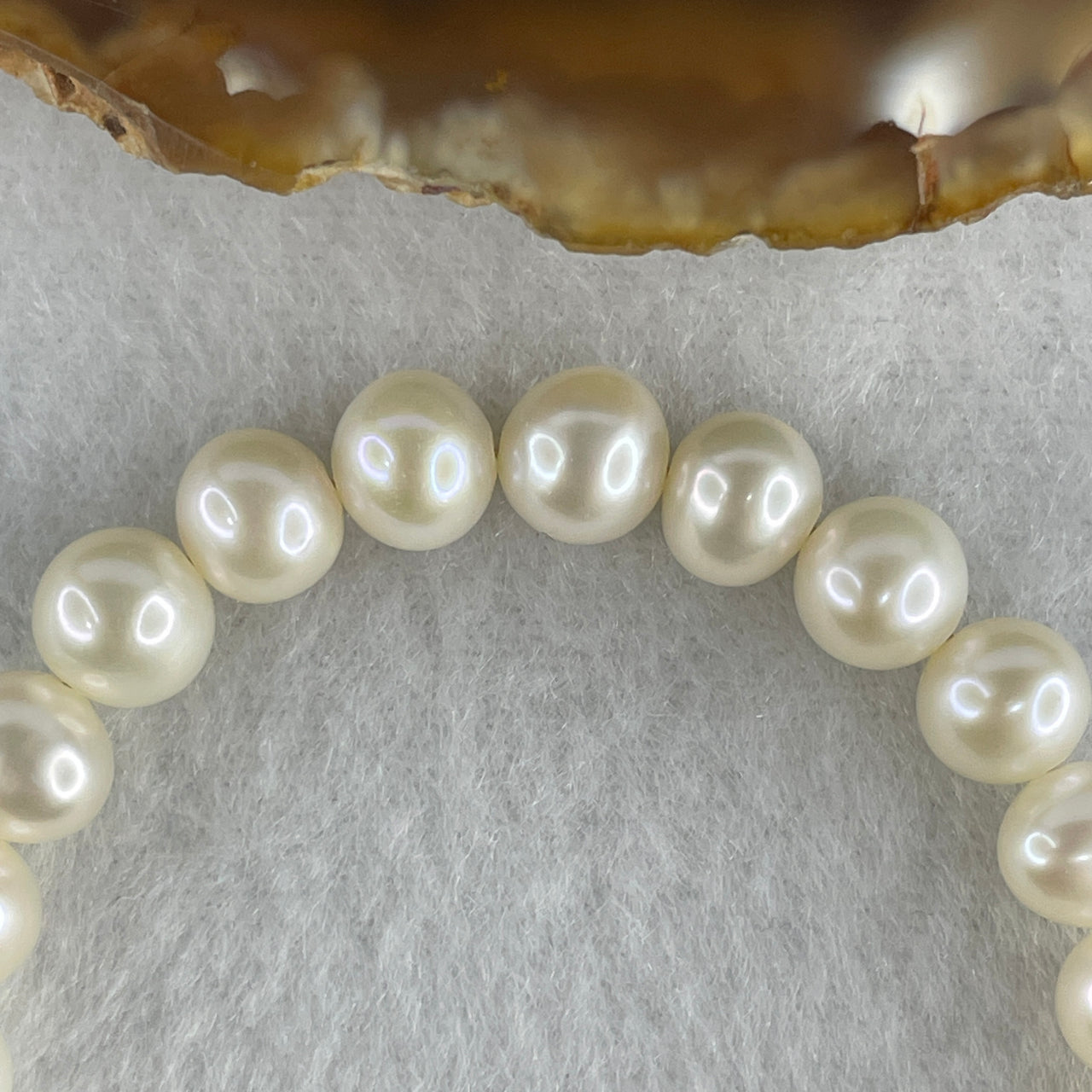 Natural Fresh Water White Pearl Bead Bracelet | Classic Iridescent Cultured Pearl Jewelry (12.49g | 15cm–17cm | 7.4mm Beads | 24 Beads)