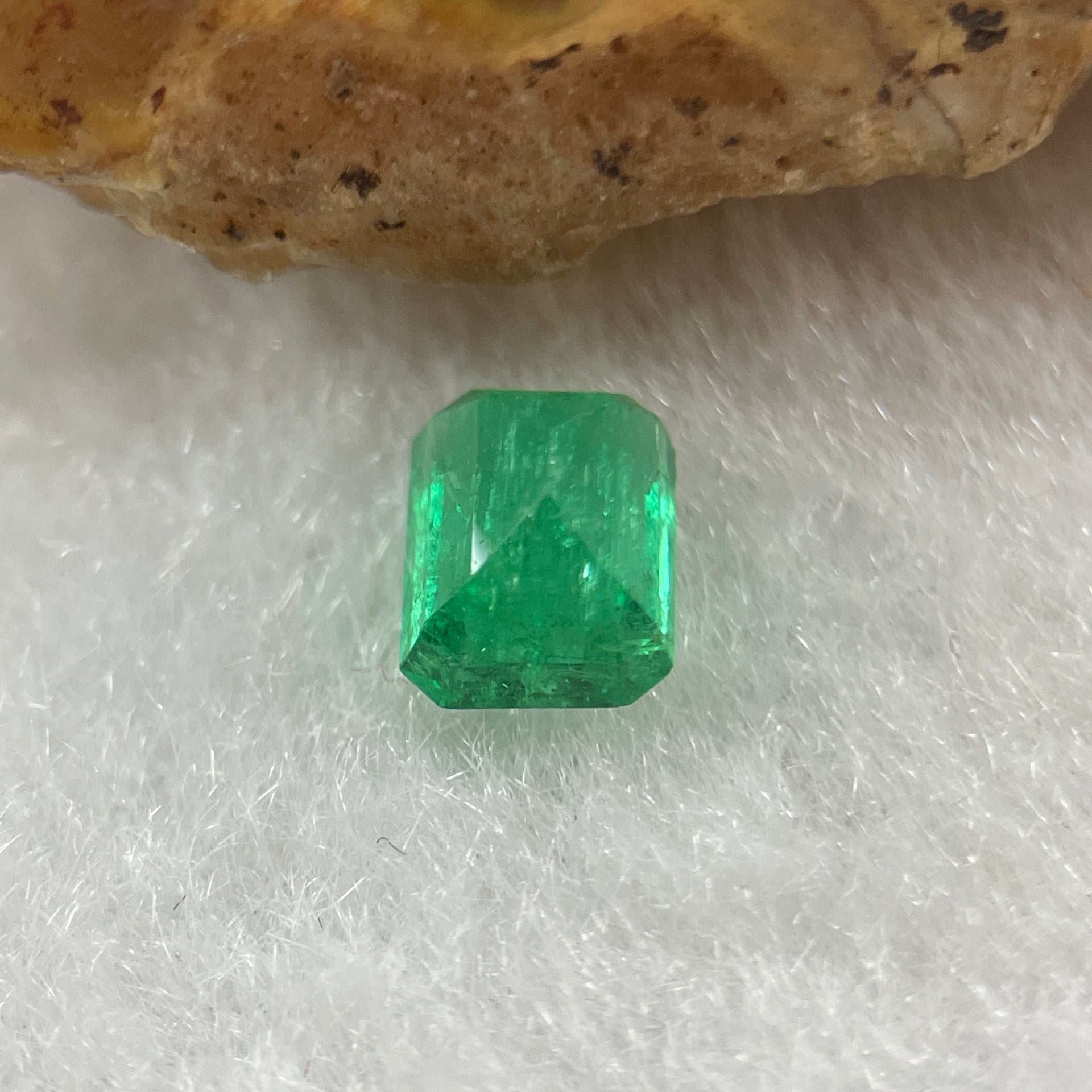 Natural Colombia Green Emerald (Beryl) Cut-Cornered Rectangular step cut 0.60ct 5.5 by 4.4 by 3.5mm - Huangs Jadeite and Jewelry Pte Ltd