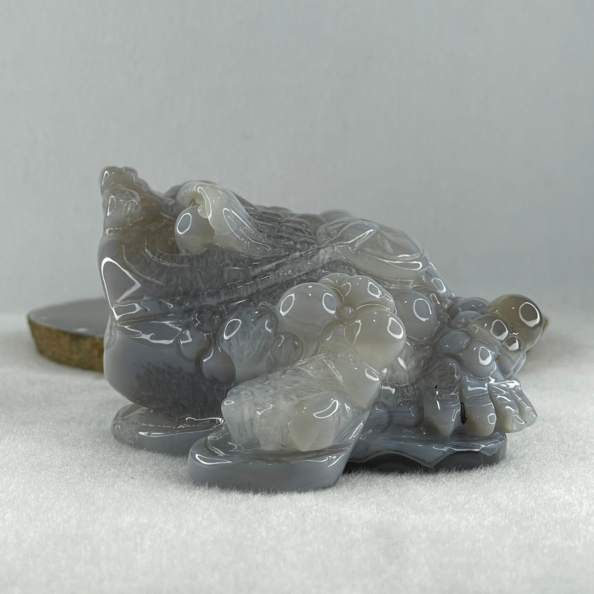 Natural White with Blueish Wuji Grey Agate with white Quartz 3 Legged Toast Display 637.7g 132.0 by 96.0 by 60.0mm - Huangs Jadeite and Jewelry Pte Ltd