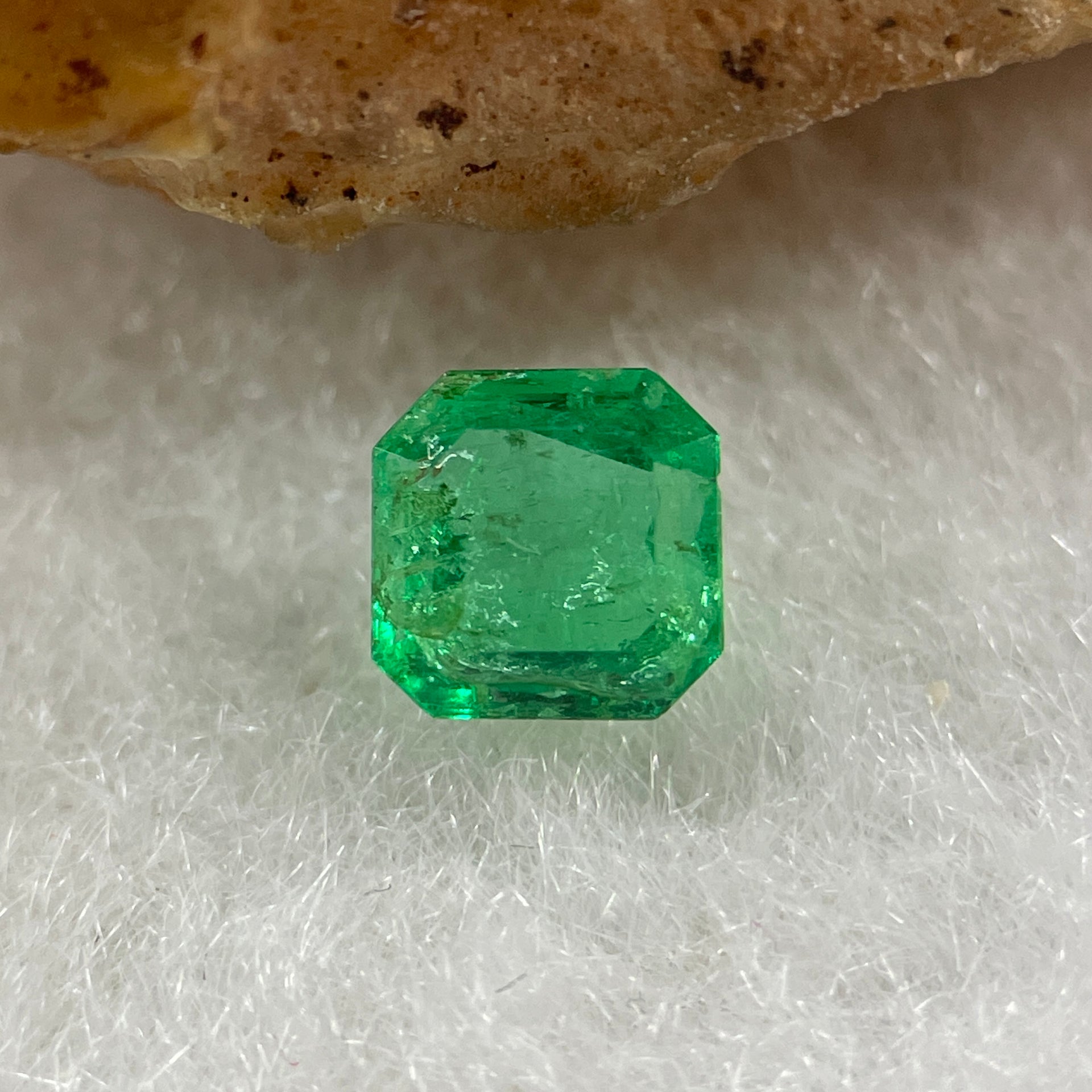 Natural Colombia Vivid Green Emerald (Beryl) Cut-Cornered Square Step cut 0.43ct 4.7 by 4.7  by 2.8mm - Huangs Jadeite and Jewelry Pte Ltd