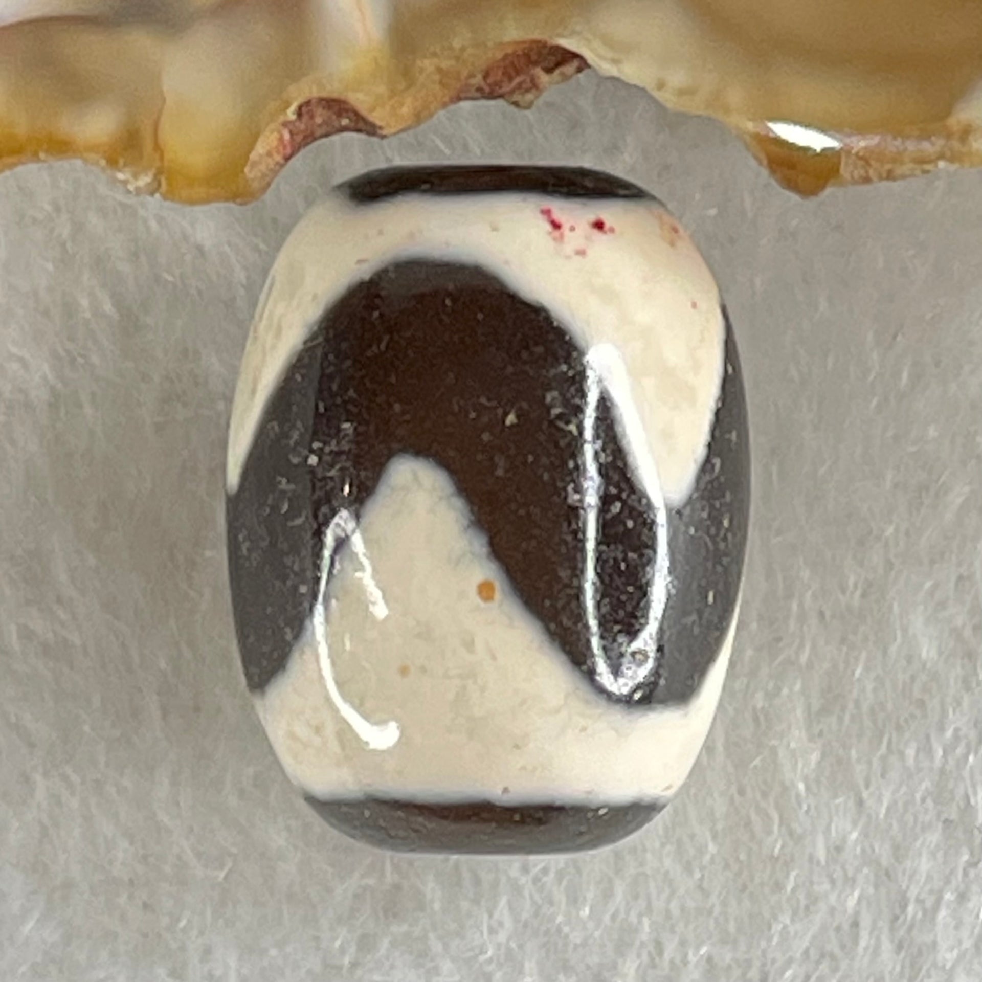 Natural Powerful Tibetan Old Oily Agate Tiger Tooth Daluo Dzi Bead Heavenly Master (Tian Zhu) 虎呀天诛 3.99g 16.7 by 12.6mm - Huangs Jadeite and Jewelry Pte Ltd