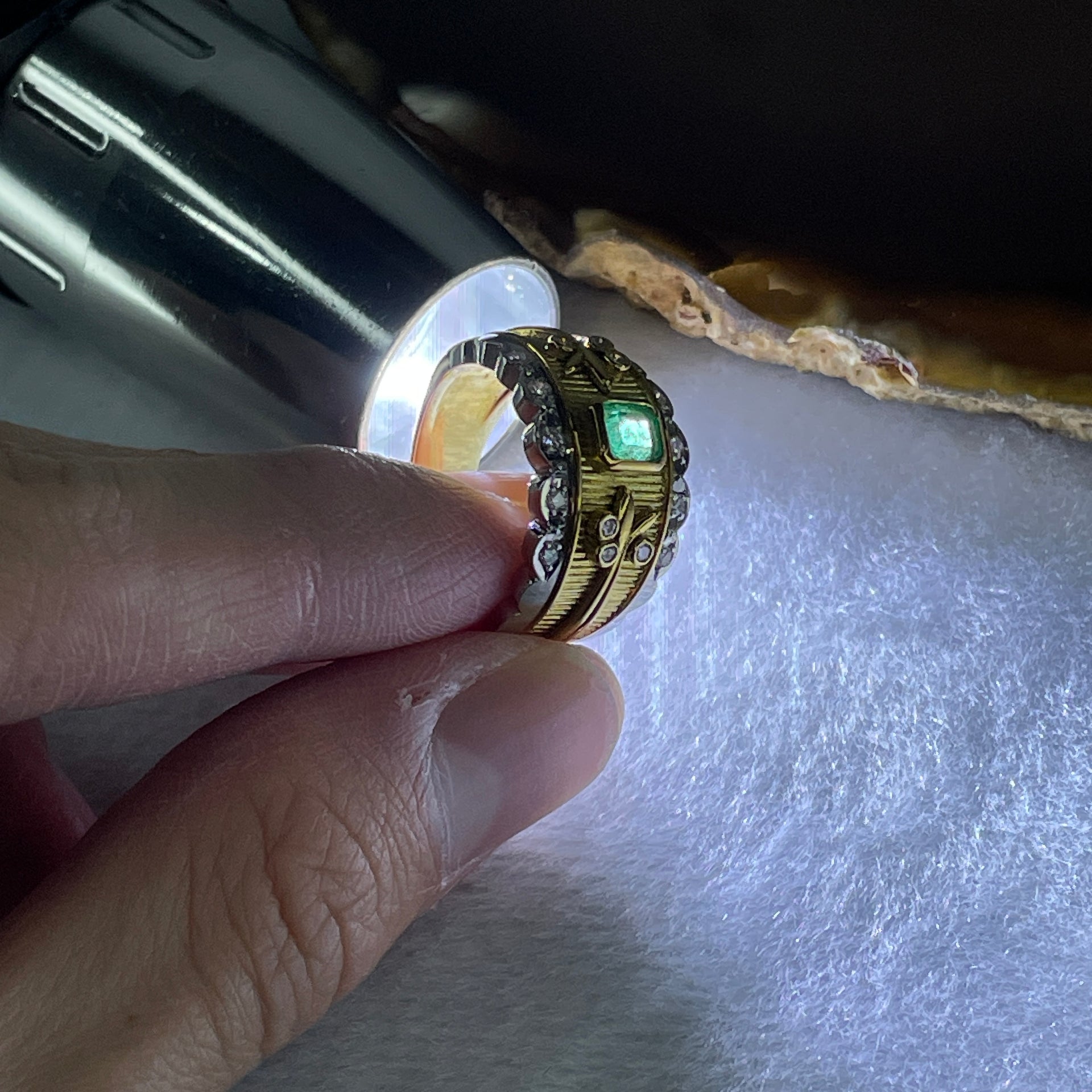 Natural Emerald Approx. 4.0 by 4.0 by 3.0mm with Natural Diamonds in Platinum PT900 and 18K Yellow Gold Ring Total Weight 9.80g US6.25 HK13.5 - Huangs Jadeite and Jewelry Pte Ltd