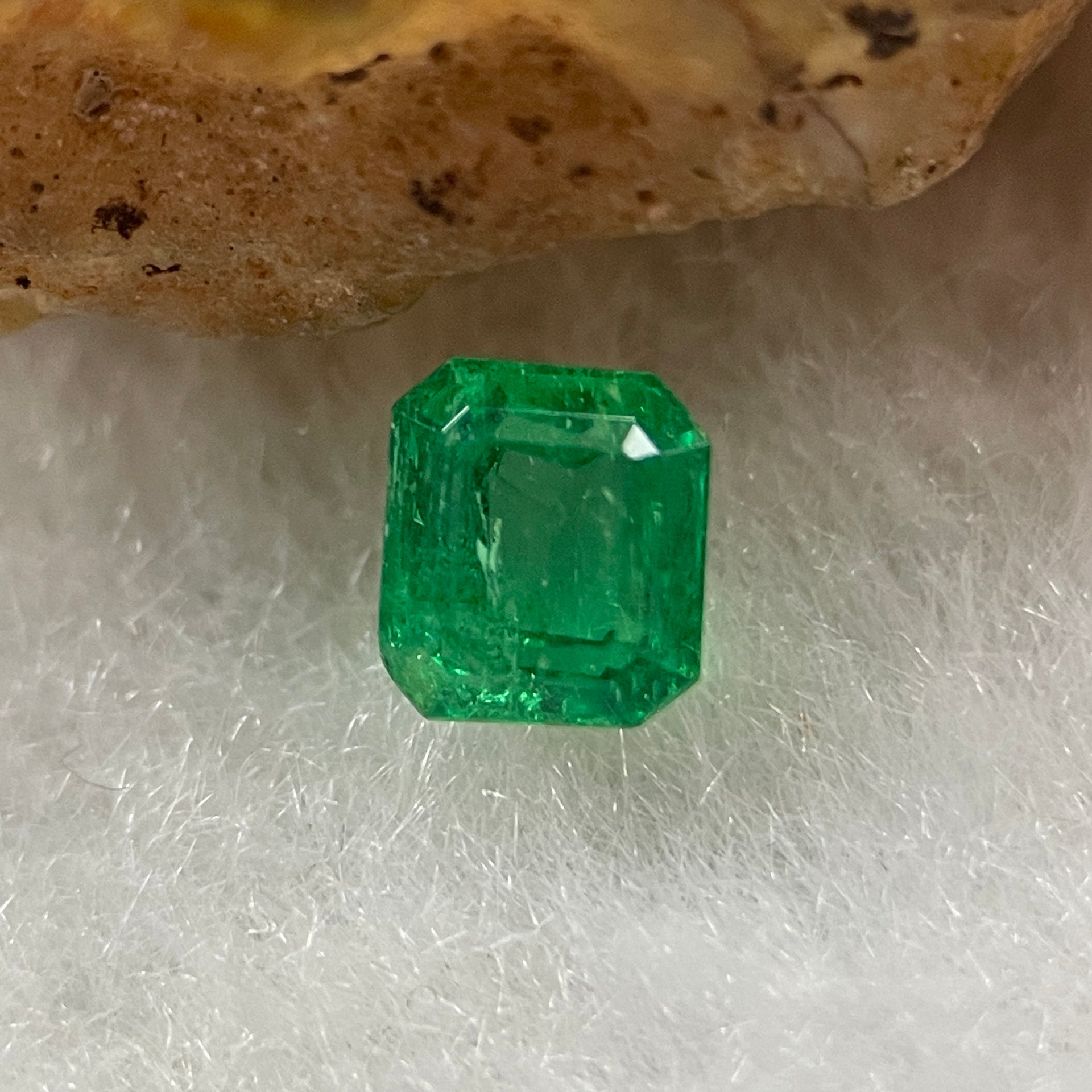 Natural Colombia Green Emerald (Beryl) Cut-Cornered Rectangular step cut 0.53ct 4.6 by 4.2 by 3.4mm - Huangs Jadeite and Jewelry Pte Ltd