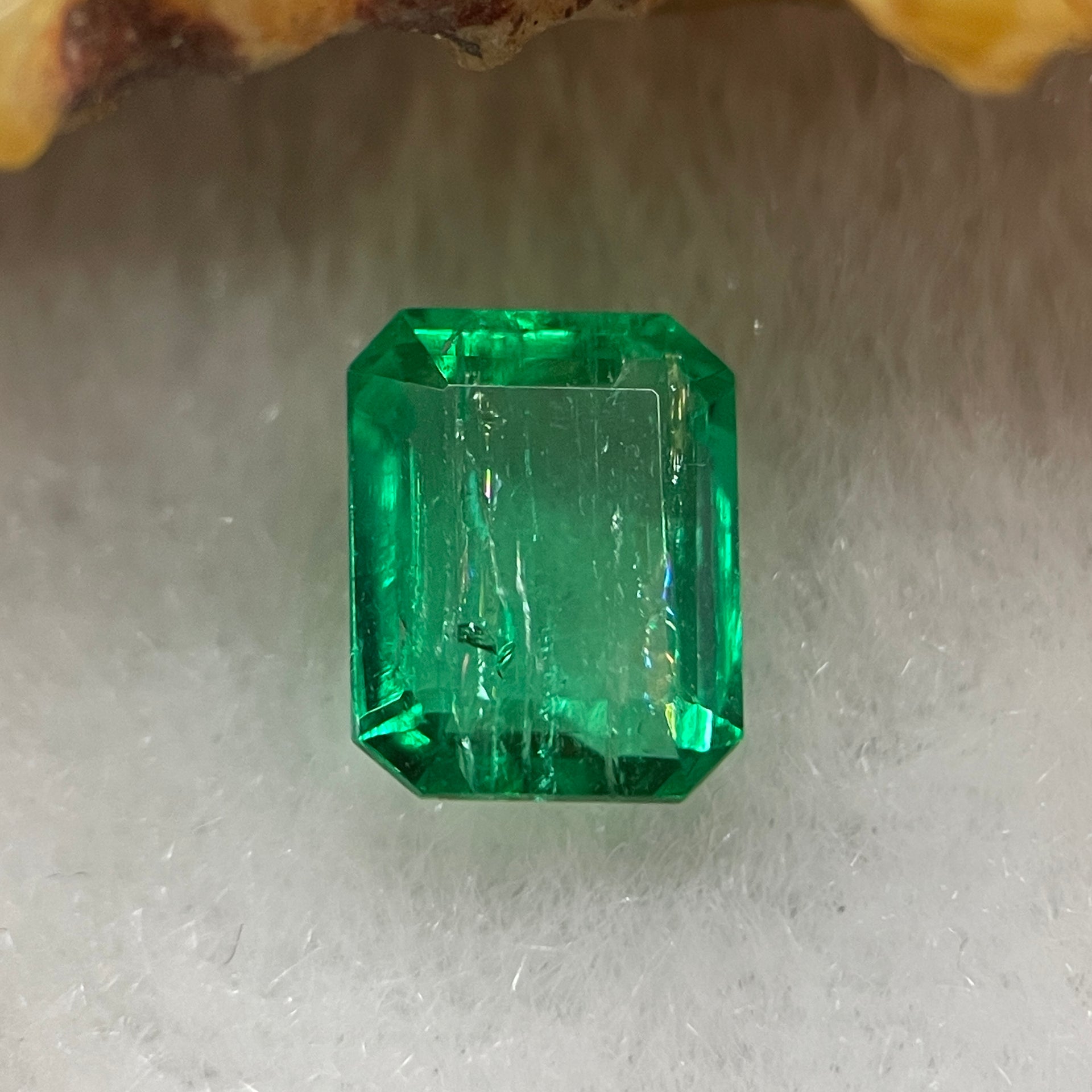 Natural Colombia Green Emerald (Beryl) Cut-Cornered Rectangular step cut 1.23ct 7.4 by 5.9 by 3.3mm - Huangs Jadeite and Jewelry Pte Ltd