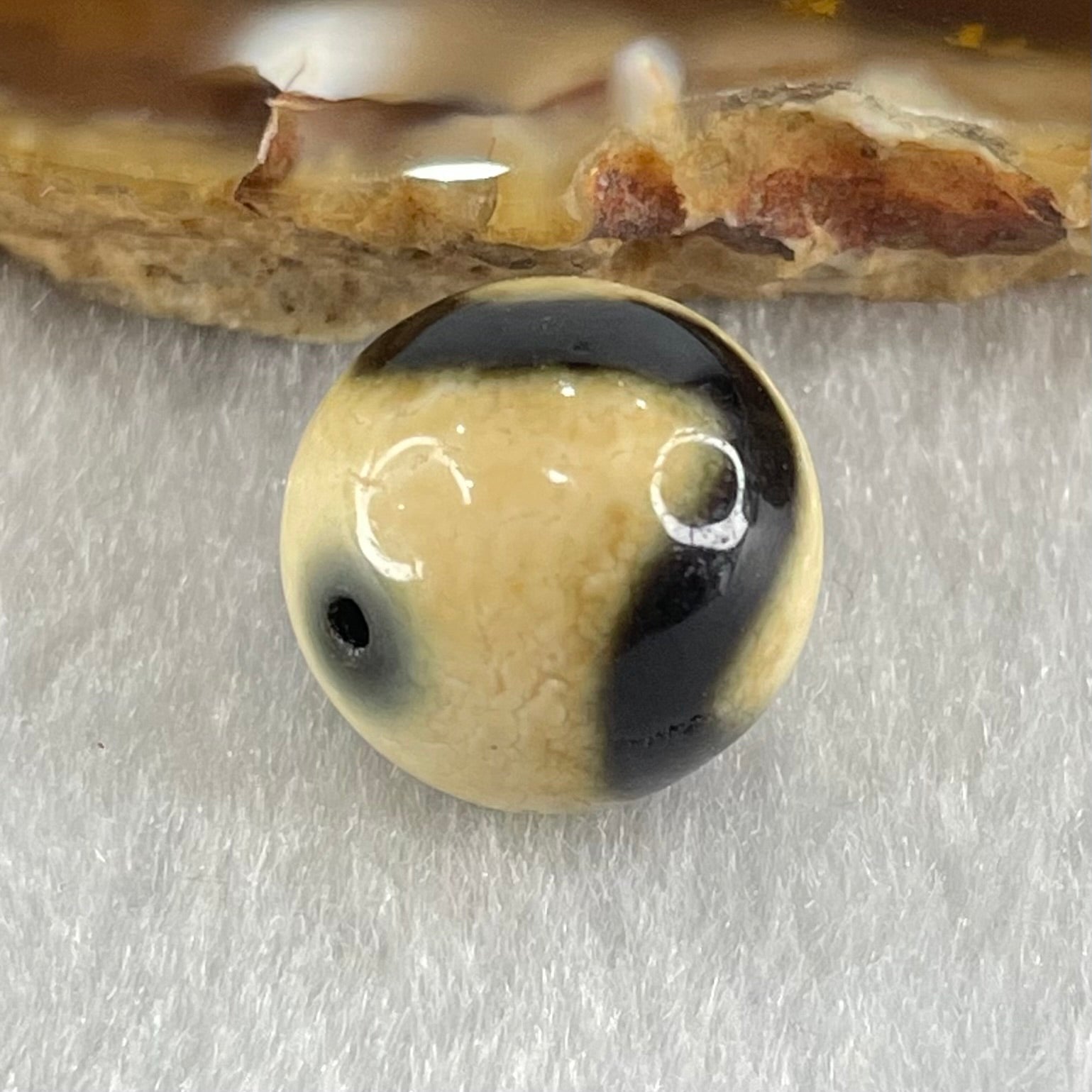 Natural Powerful Tibetan Old Oily Yellowish White with Black Agate Tiger Tooth Daluo Dzi Bead Heavenly Master (Tian Zhu) 虎呀天诛 3.56g 13.7mm - Huangs Jadeite and Jewelry Pte Ltd