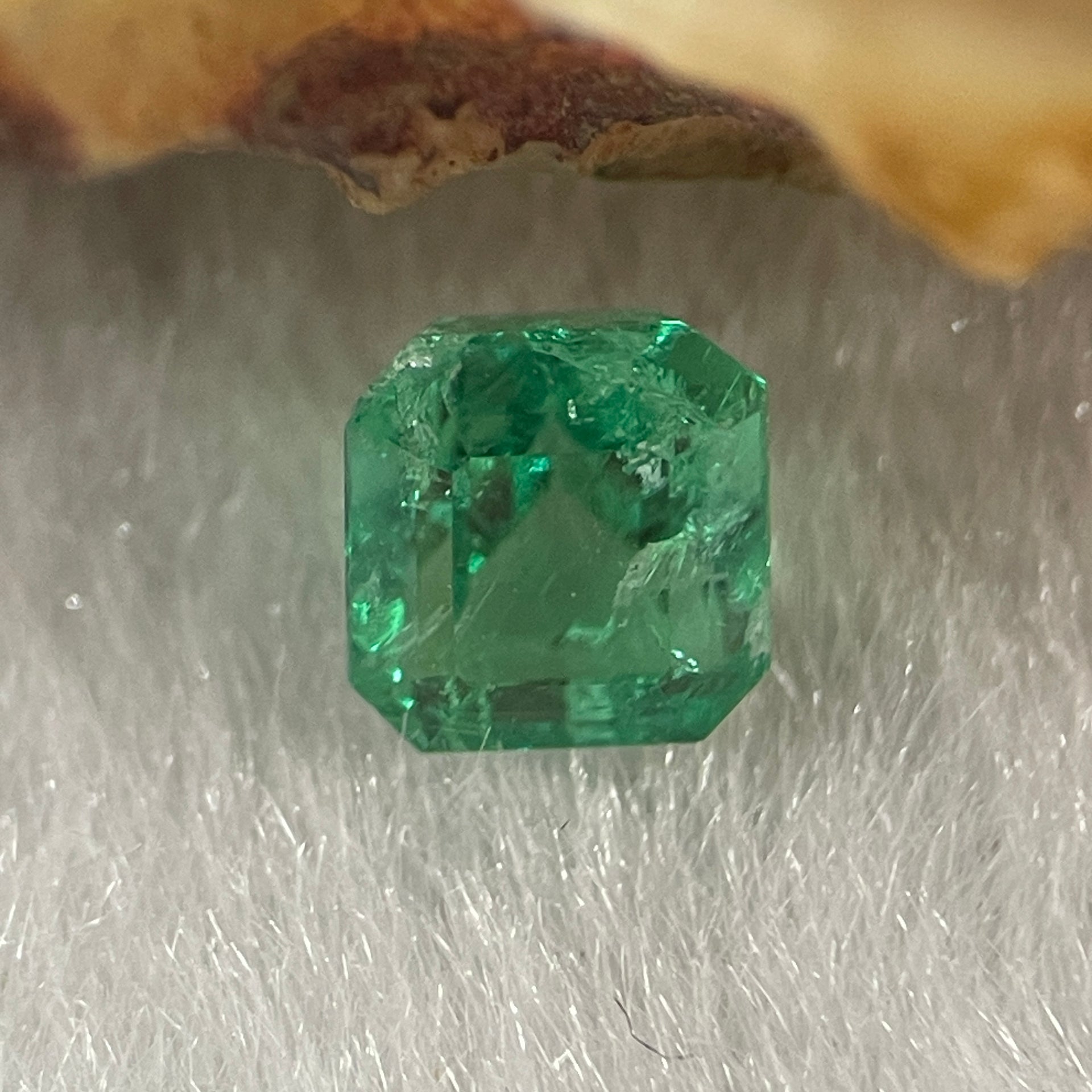 Natural Colombia Green Emerald (Beryl) Cut-Cornered Rectangular step cut 0.85ct 5.3 by 4.9 by 4.4mm - Huangs Jadeite and Jewelry Pte Ltd