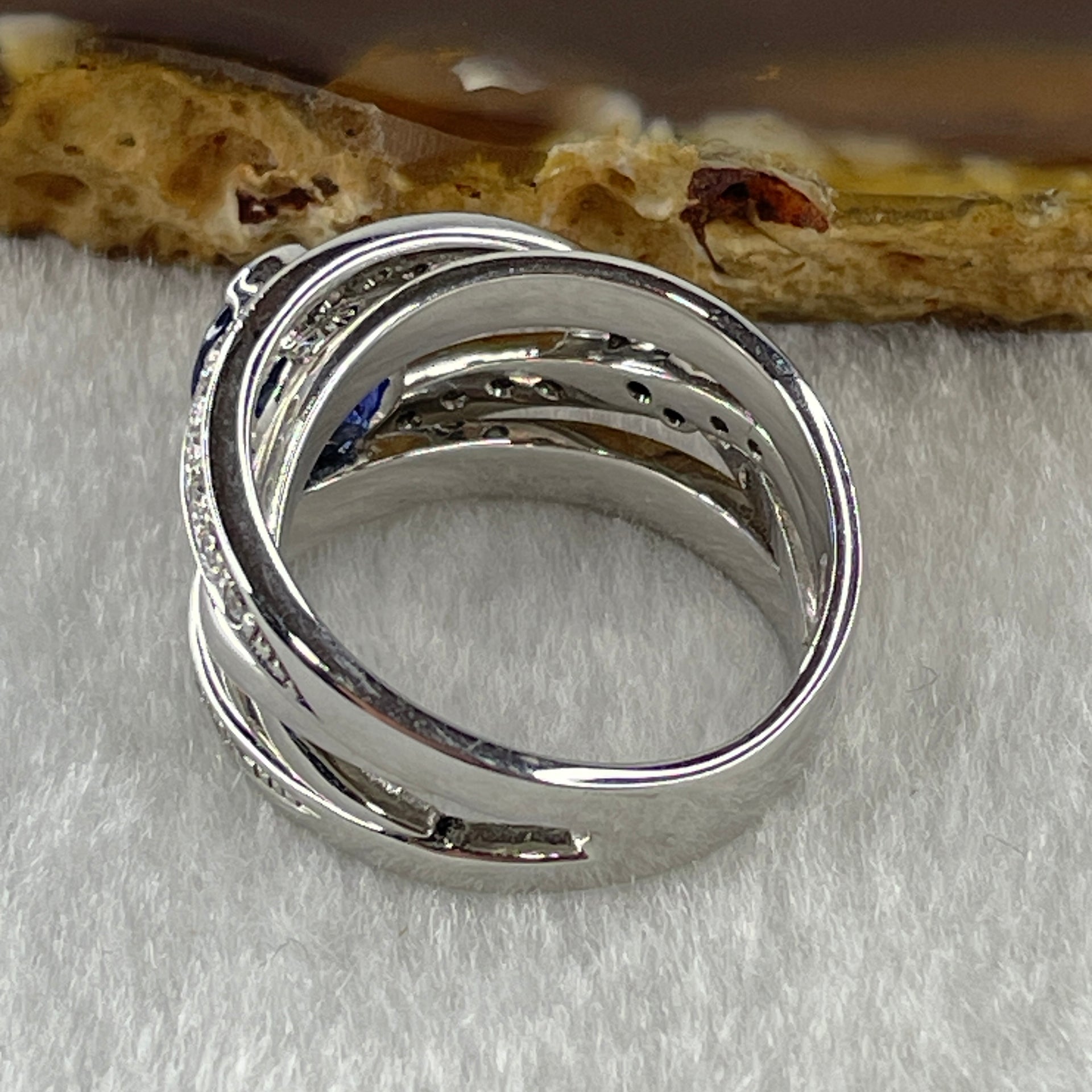 Natural Oval Blue Sapphire with Round Brilliant Cut Shape Diamonds in PT900 Platinum 15.38g Ring S2.386 with Melees D0.47 ct Total 19.93g US6.75 HK15 - Huangs Jadeite and Jewelry Pte Ltd