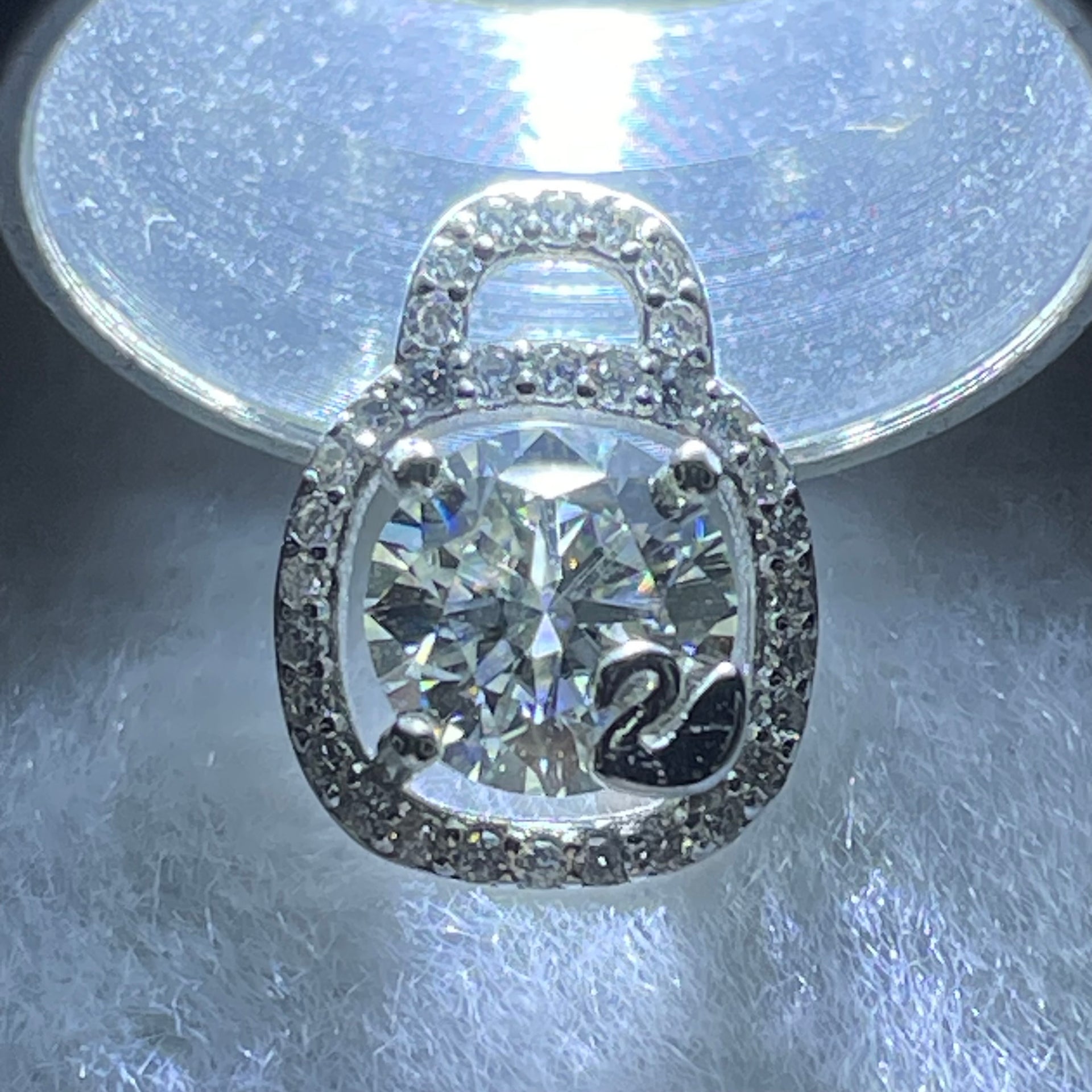 1.0 Ct Colourless Round Brilliant Diameter 6.5mm VVS1 Excellent Cut Moissanite Excellent Polish Excellent Symmetry None Florescence in S925 Silver Pendant GRA 218553559 - Huangs Jadeite and Jewelry Pte Ltd