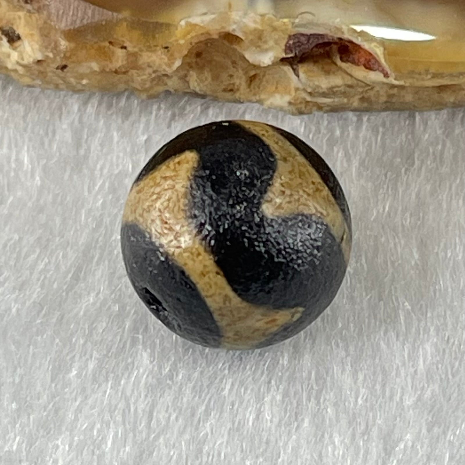 Natural Powerful Tibetan Old Oily Agate Tiger Tooth Daluo Dzi Bead Heavenly Master (Tian Zhu) 虎呀天诛 1.45g 9.9 by 10.3mm - Huangs Jadeite and Jewelry Pte Ltd