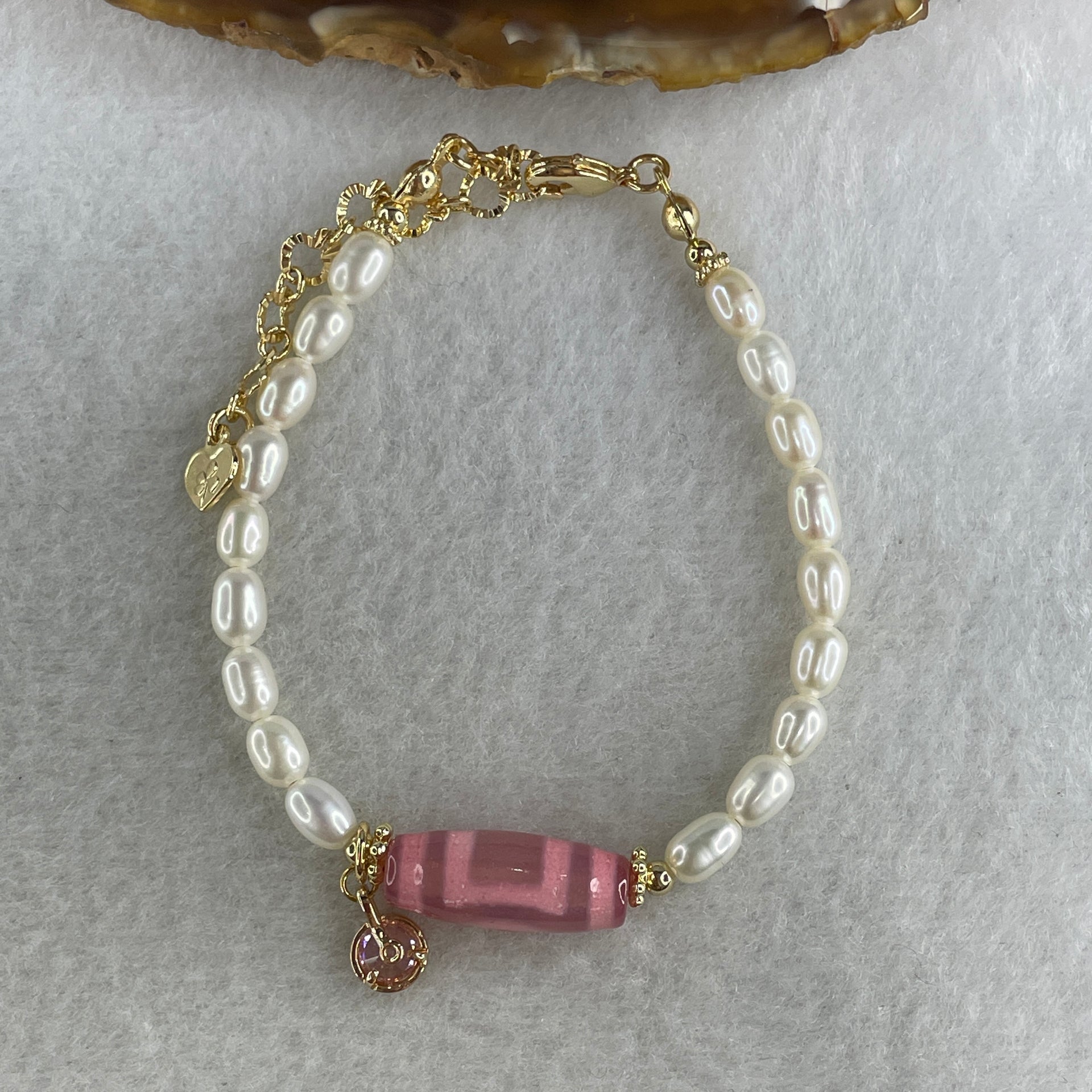 Natural Powerful Tibetan Old Oily Agate Sky Door Serenity 1 Eye Dzi Bead with Faux Pearl Bracelet 7.97g 14-18cm 19.9 by 7.8mm - Huangs Jadeite and Jewelry Pte Ltd
