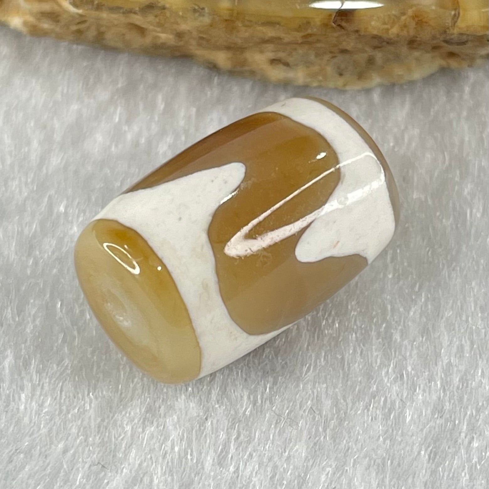 Natural Powerful Tibetan Old Oily Agate Tiger Tooth Daluo Dzi Bead Heavenly Master (Tian Zhu) 虎呀天诛 3.27g 15.7 by 10.8mm - Huangs Jadeite and Jewelry Pte Ltd