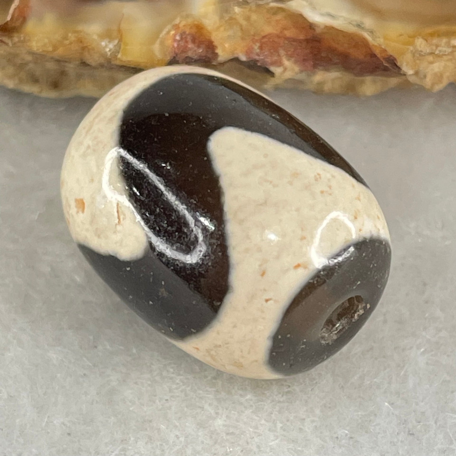 Natural Powerful Tibetan Old Oily Agate Tiger Tooth Daluo Dzi Bead Heavenly Master (Tian Zhu) 虎呀天诛 4.96g 17.7 by 13.4mm - Huangs Jadeite and Jewelry Pte Ltd