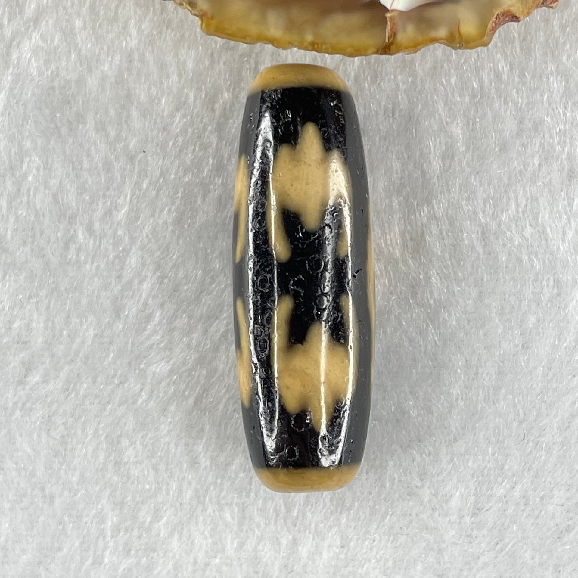 Natural Powerful Tibetan Old Oily Agate 5 Bats Dzi Bead Heavenly Master (Tian Zhu) 五个蝙蝠天诛 8.87g 36.7 by 12.3mm - Huangs Jadeite and Jewelry Pte Ltd