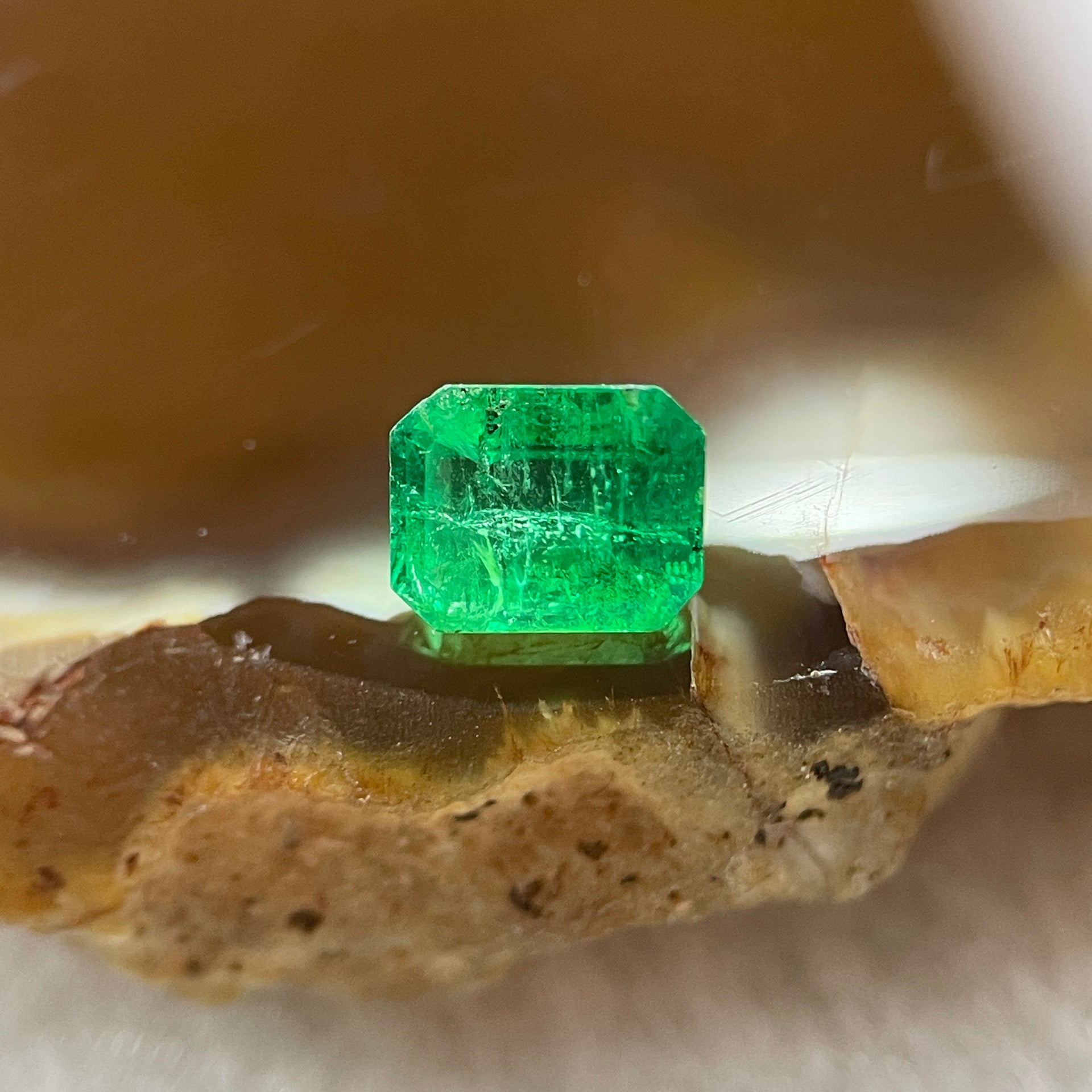 Natural Colombia Green Emerald (Beryl) Cut-Cornered Rectangular step cut 0.56ct 5.8 by 4.5 by 2.9mm - Huangs Jadeite and Jewelry Pte Ltd