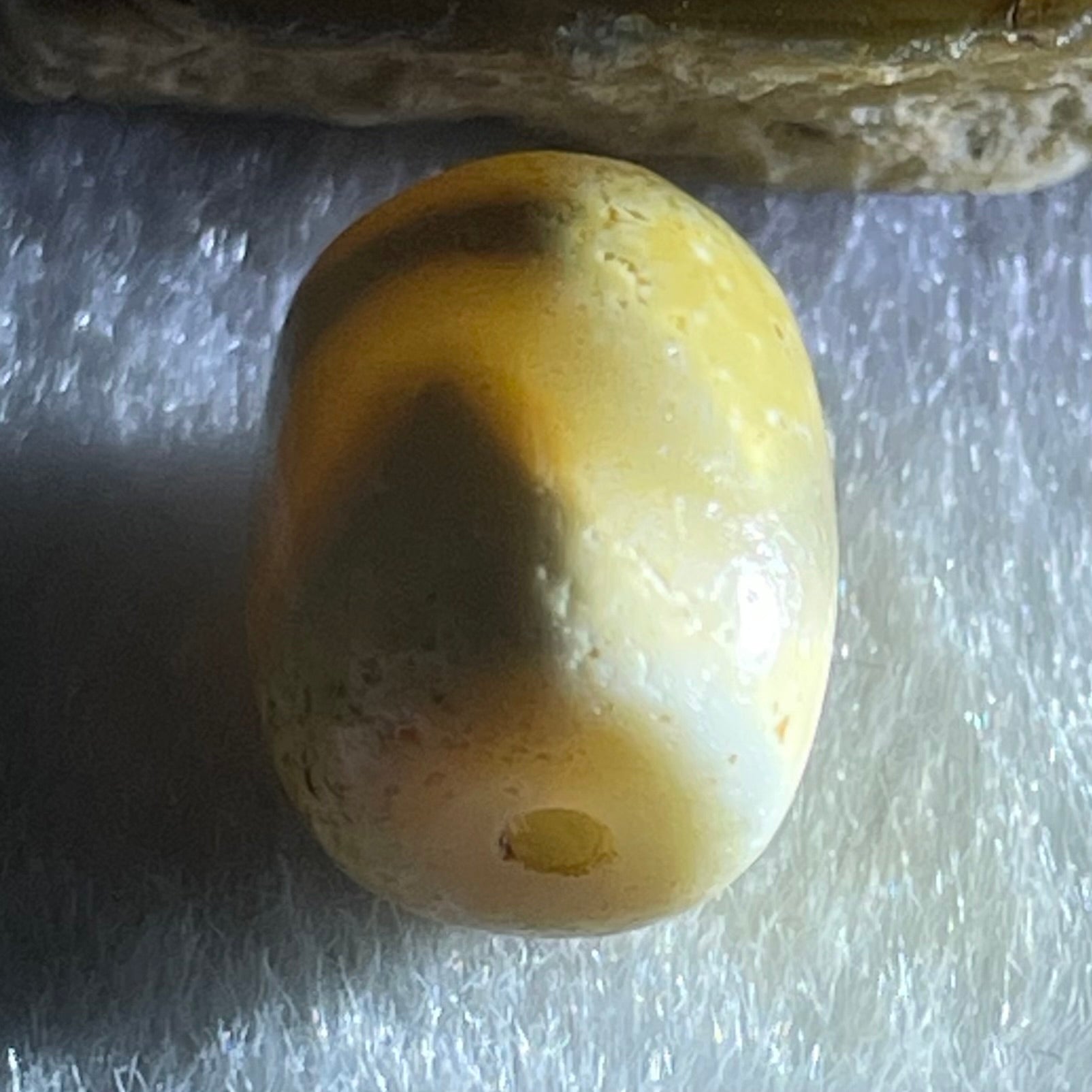 Natural Powerful Tibetan Old Oily Agate Tiger Tooth Daluo Dzi Bead Heavenly Master (Tian Zhu) 虎呀天诛 2.51g 13.6 by 10.6mm - Huangs Jadeite and Jewelry Pte Ltd