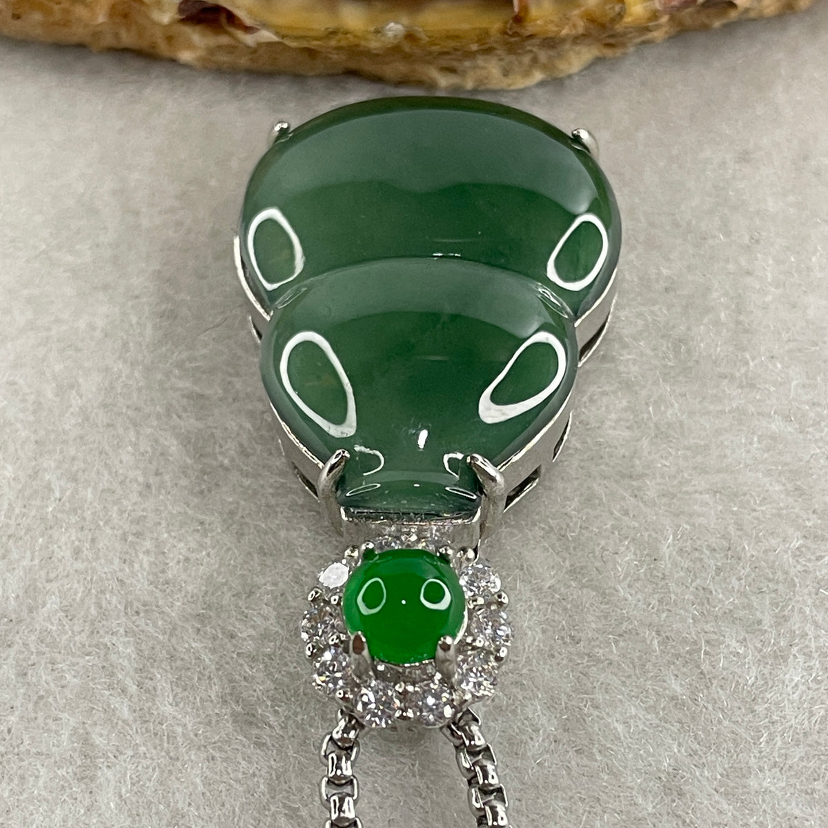 Natural Type A Omphacite Green Jadeite Hulu Necklace in S925 Silver | (16.65g | 58cm S925 | 27.5 x 21.1 x 3.0mm | Health, Abundance & Negative Energy Absorber, Feng Shui Prosperity & Longevity Necklace) - Huangs Jadeite and Jewelry Pte Ltd