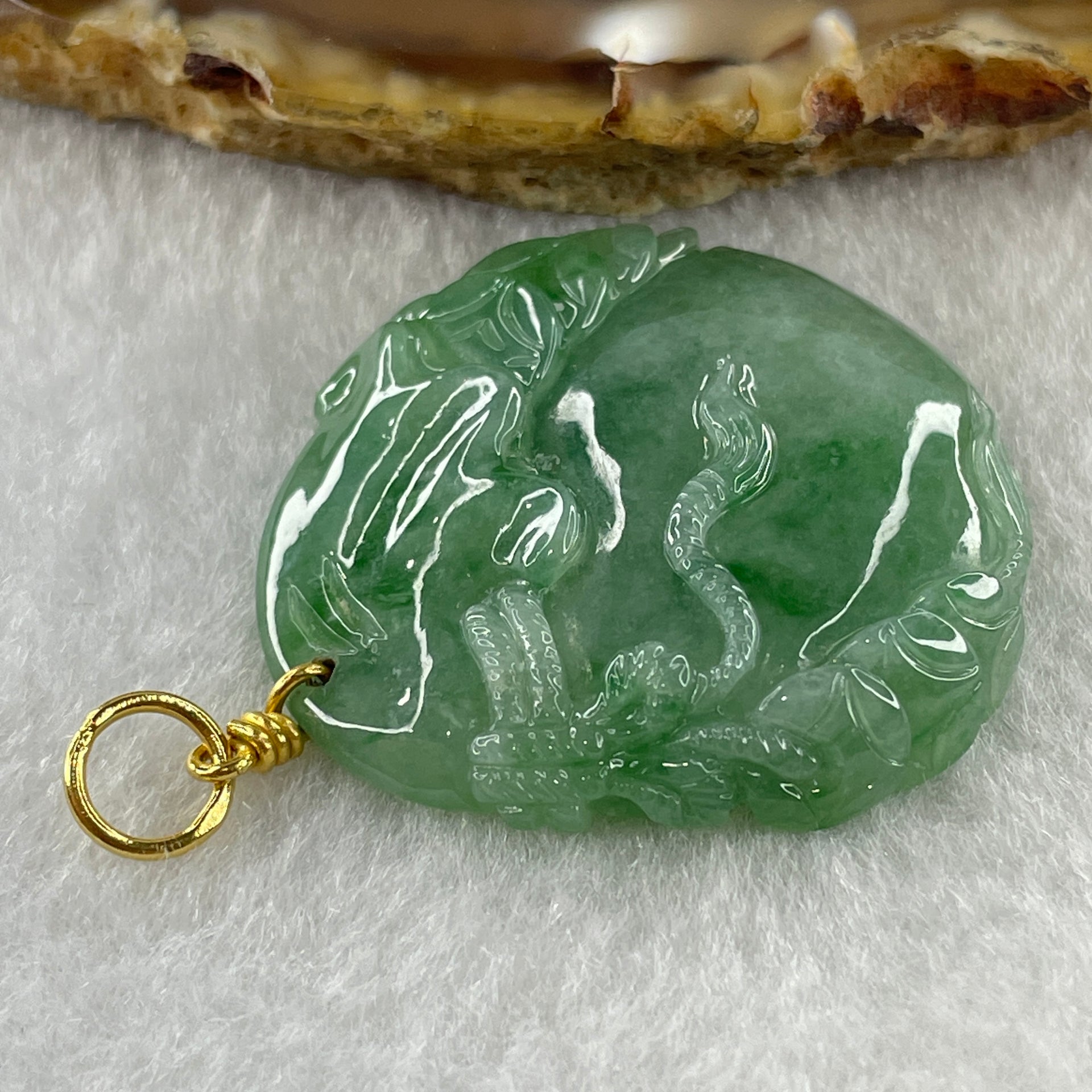 916 22K Yellow Gold Type A Natural Green with Emerald Green Spots Jadeite Money Bag with Coins Pendant 13.22g 33.1 by 32.6 by 6.7mm - Huangs Jadeite and Jewelry Pte Ltd