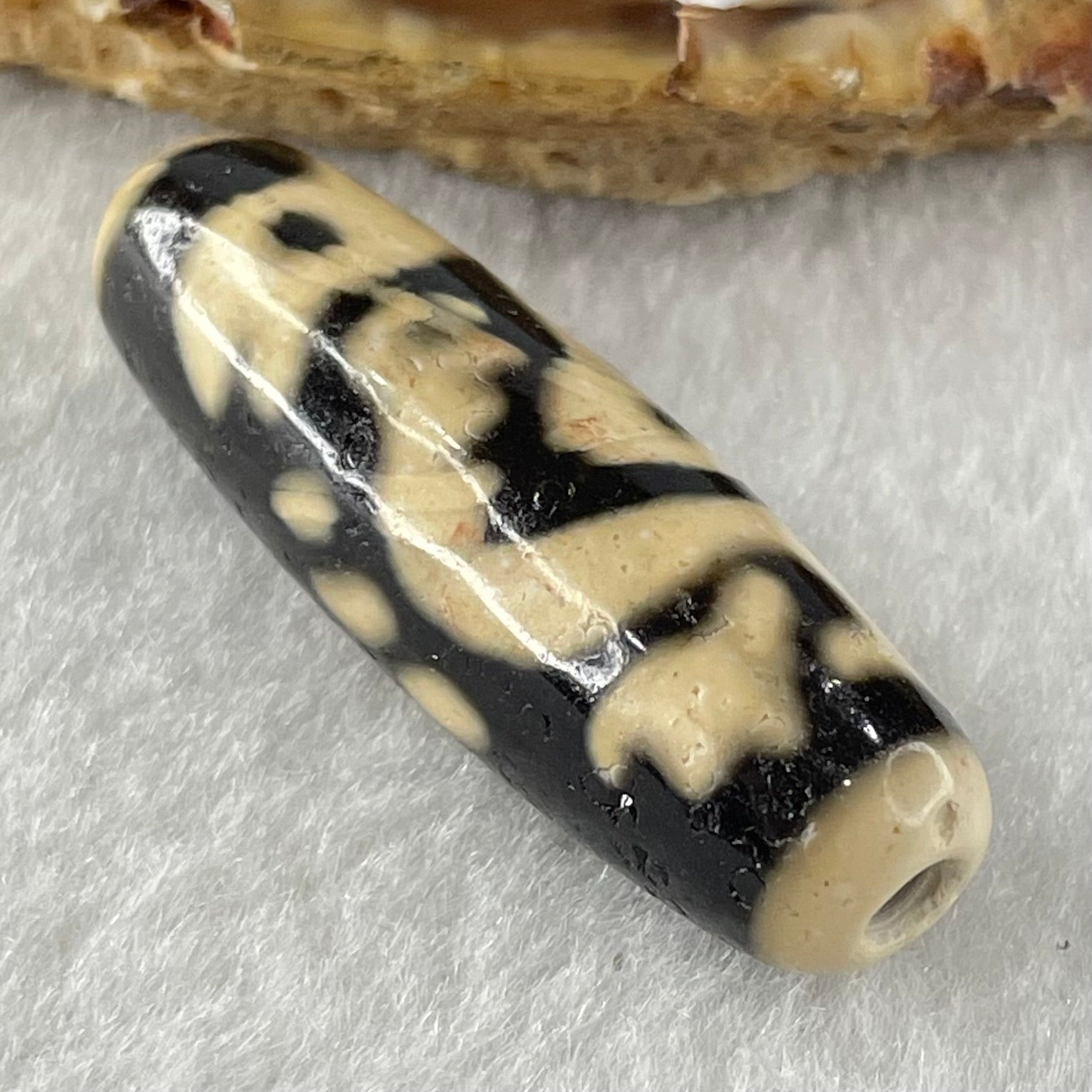 Natural Powerful Tibetan Old Oily Agate Vermilion Bird Fire Element Dzi Bead Heavenly Master (Tian Zhu) 朱雀天珠 8.74g 37.5 by 12.3mm - Huangs Jadeite and Jewelry Pte Ltd