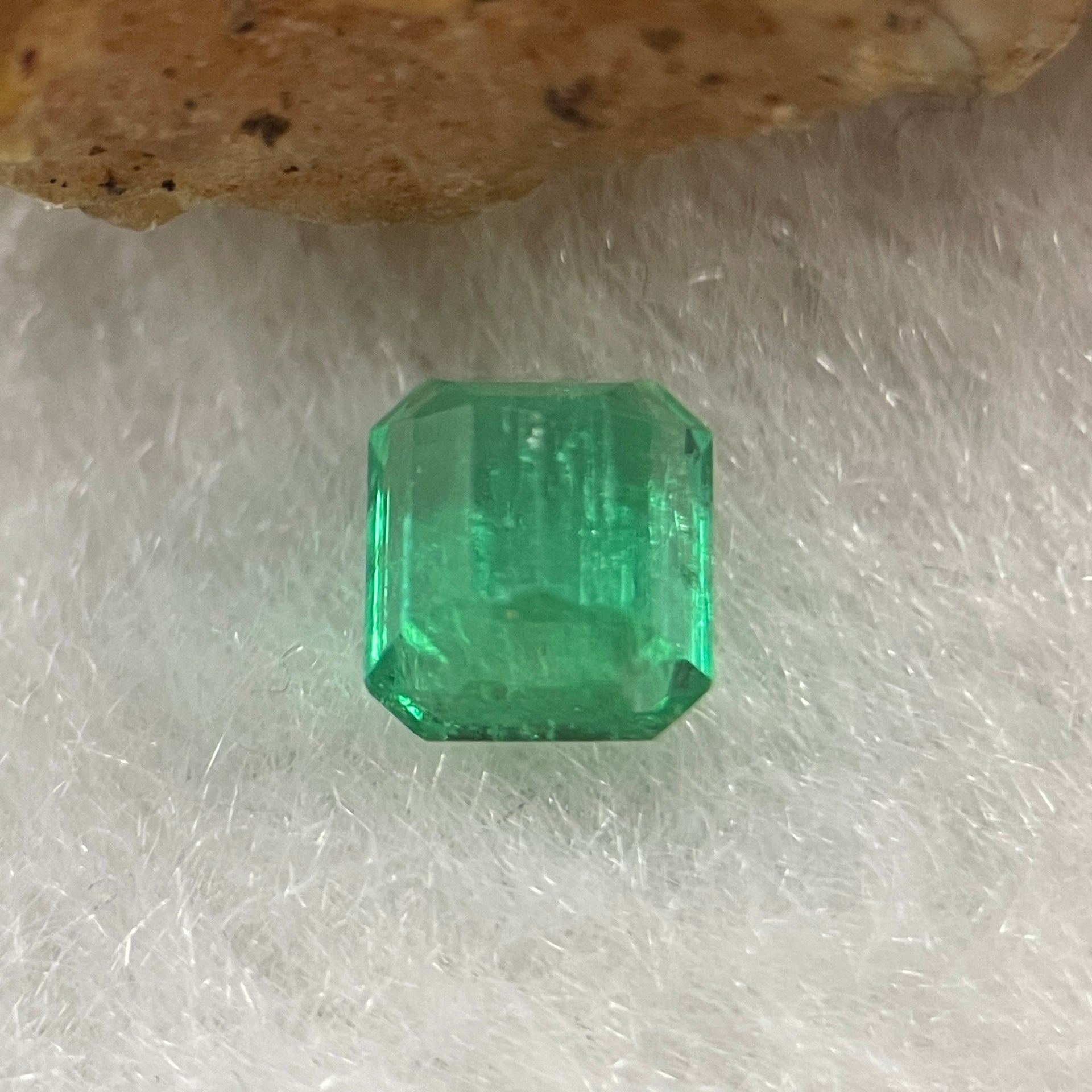 Natural Colombia Green Emerald (Beryl) Cut-Cornered Rectangular step cut 0.63ct 5.2 by 4.3 by 3.2mm - Huangs Jadeite and Jewelry Pte Ltd