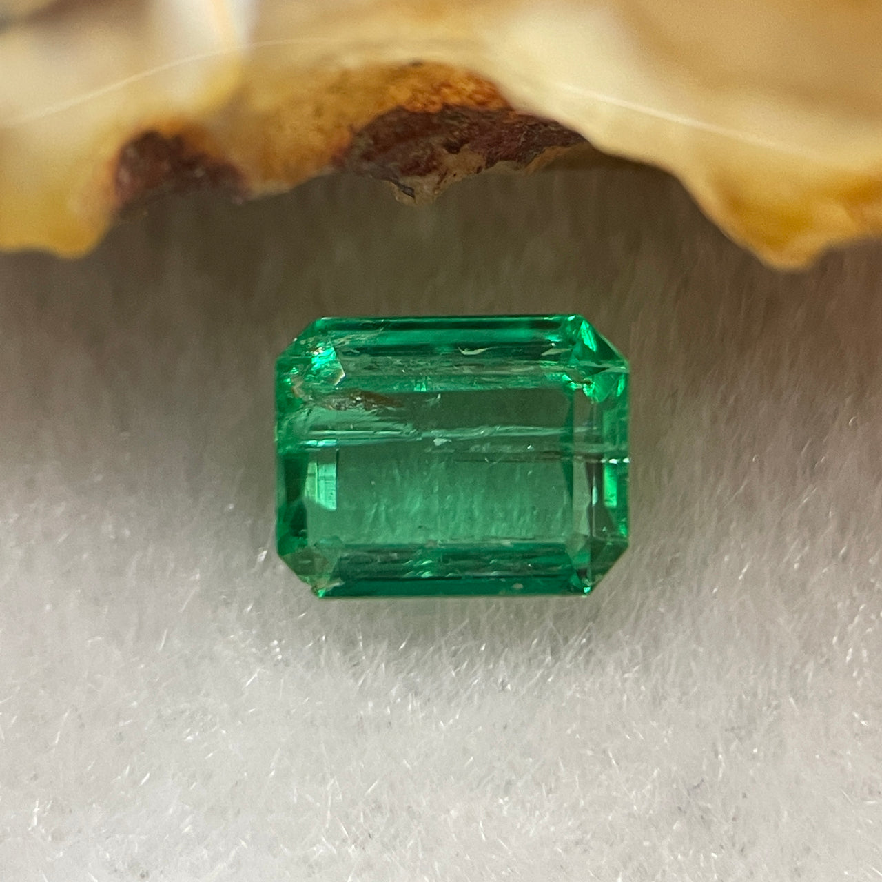 Natural Colombia Green Emerald (Beryl) Cut-Cornered Rectangular step cut 1.07ct 7.1 by 5.7 by 3.1mm - Huangs Jadeite and Jewelry Pte Ltd
